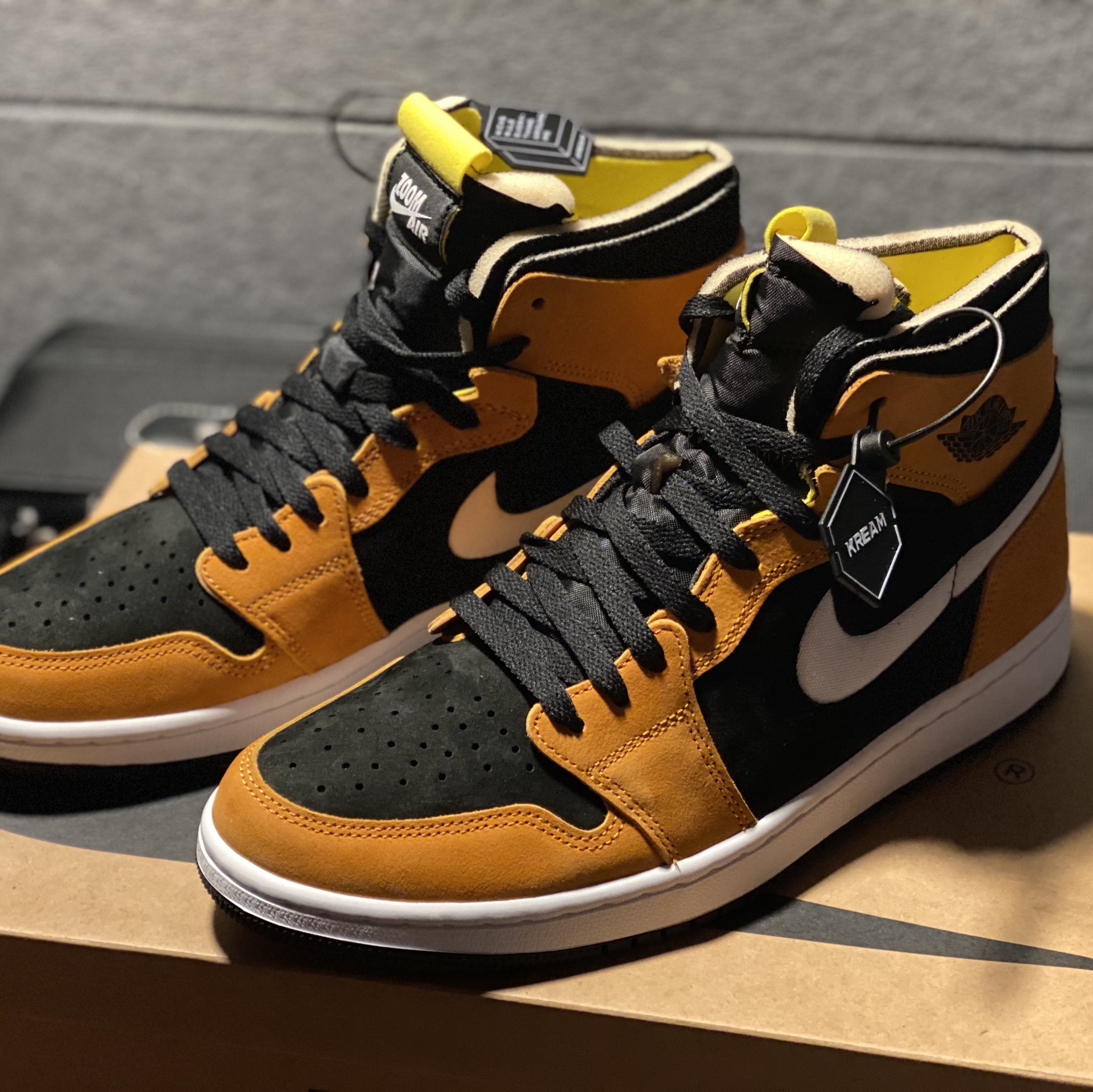 Jordan 1 Zoom Air CMFT Monarch Orange 착용 스타일 - 2