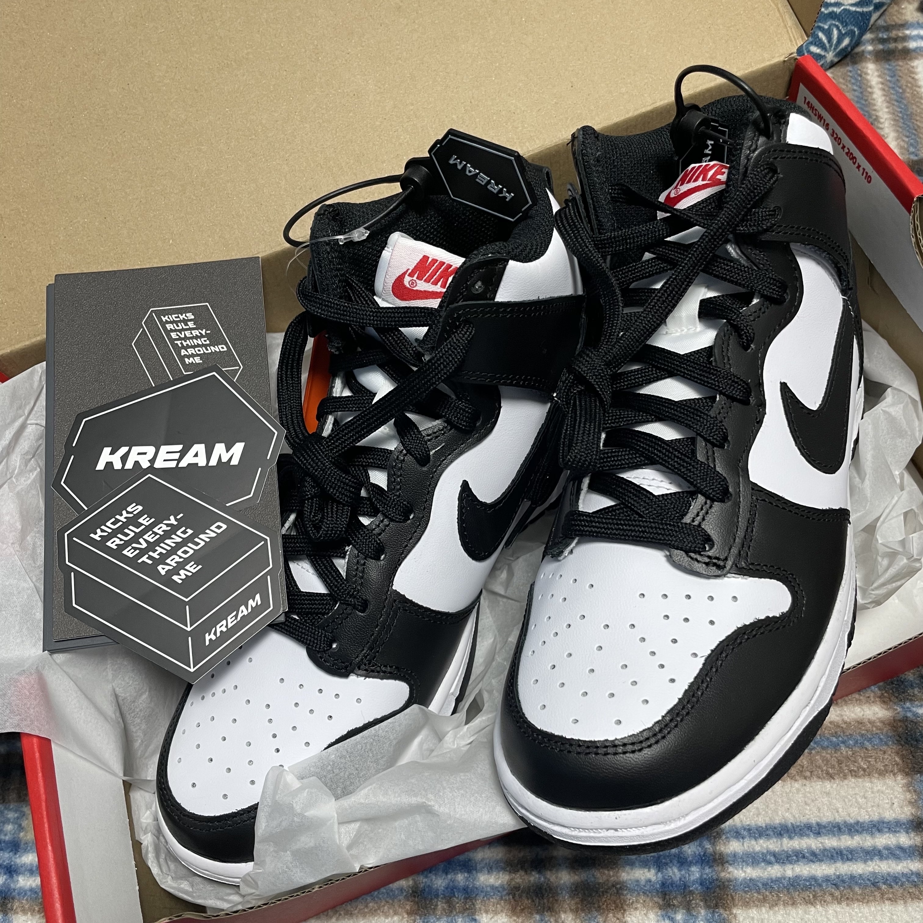 (W) Nike Dunk High Black and White 착용 스타일