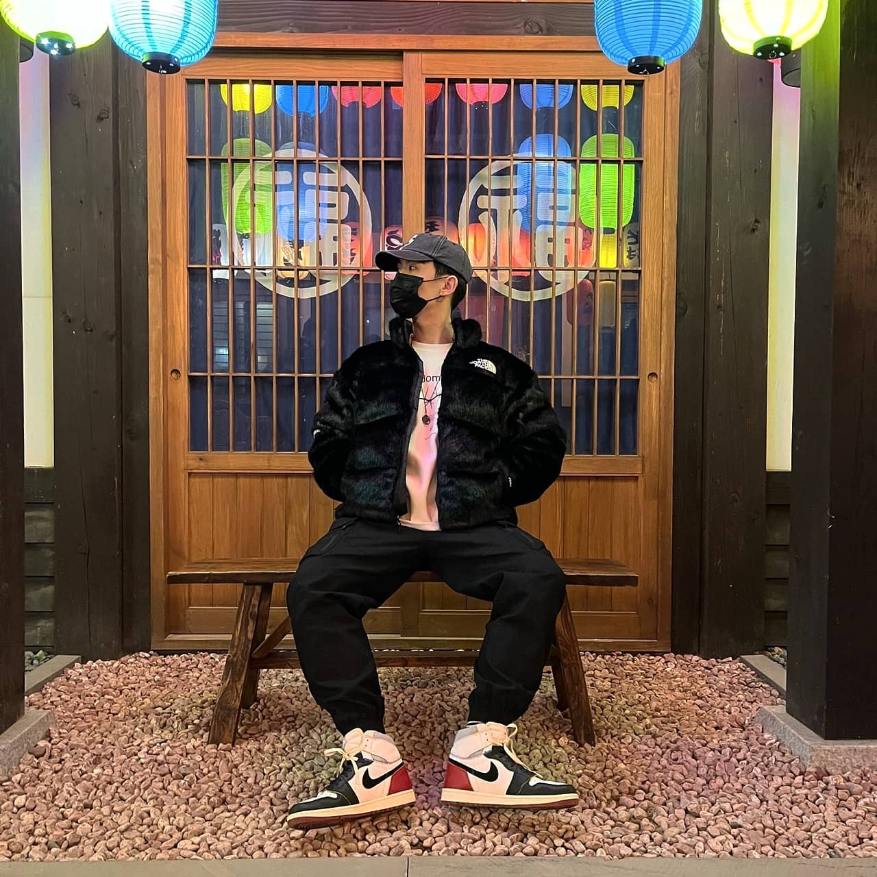 Jordan 1 x Union Retro High Black Toe, Supreme x The North Face Faux Fur Nuptse Jacket Black - 20FW 착용 스타일 - 3
