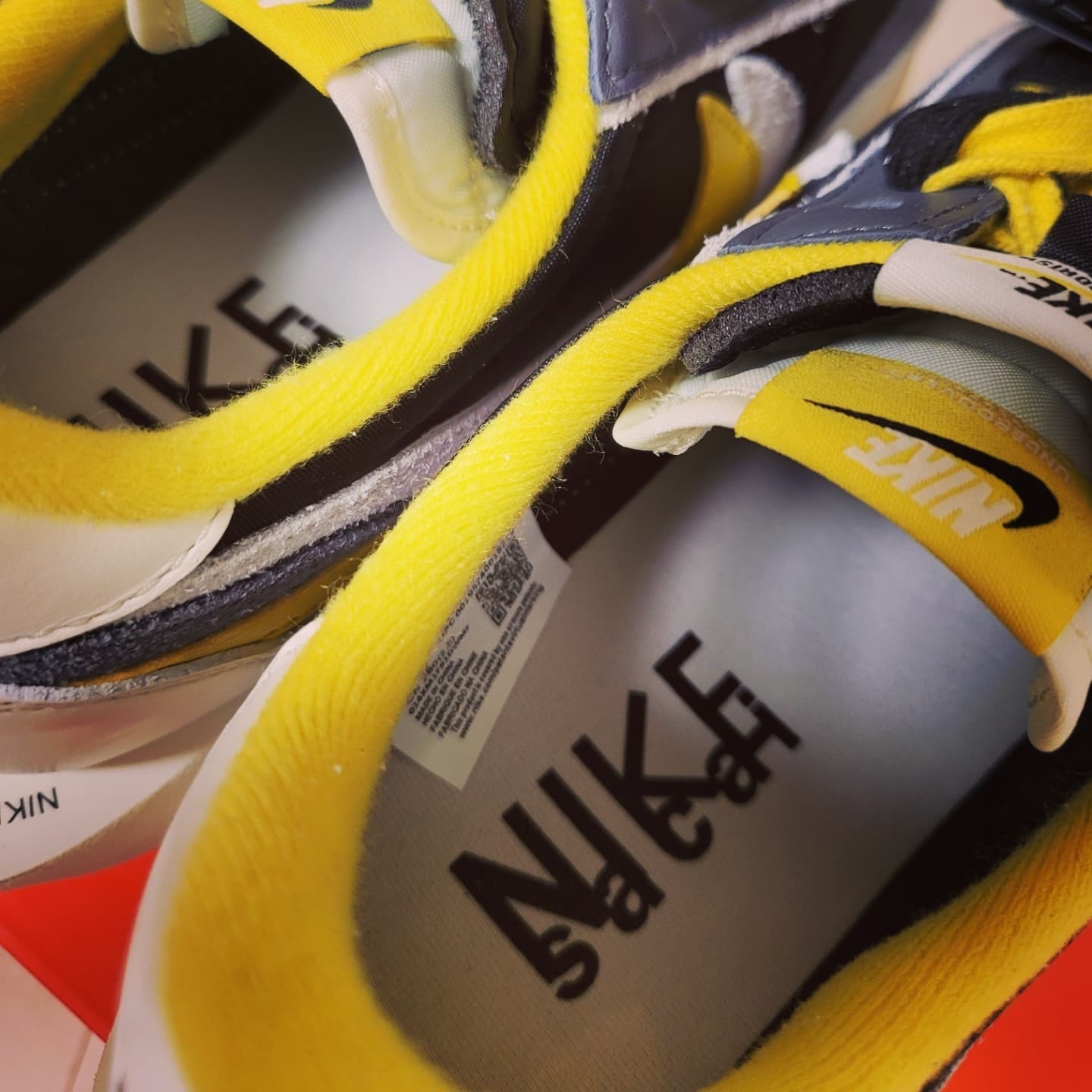 Nike x Sacai x Undercover LDWaffle Midnight Spruce University Red, Nike x Sacai x Undercover LDWaffle Black Bright Citron 착용 스타일 - 2