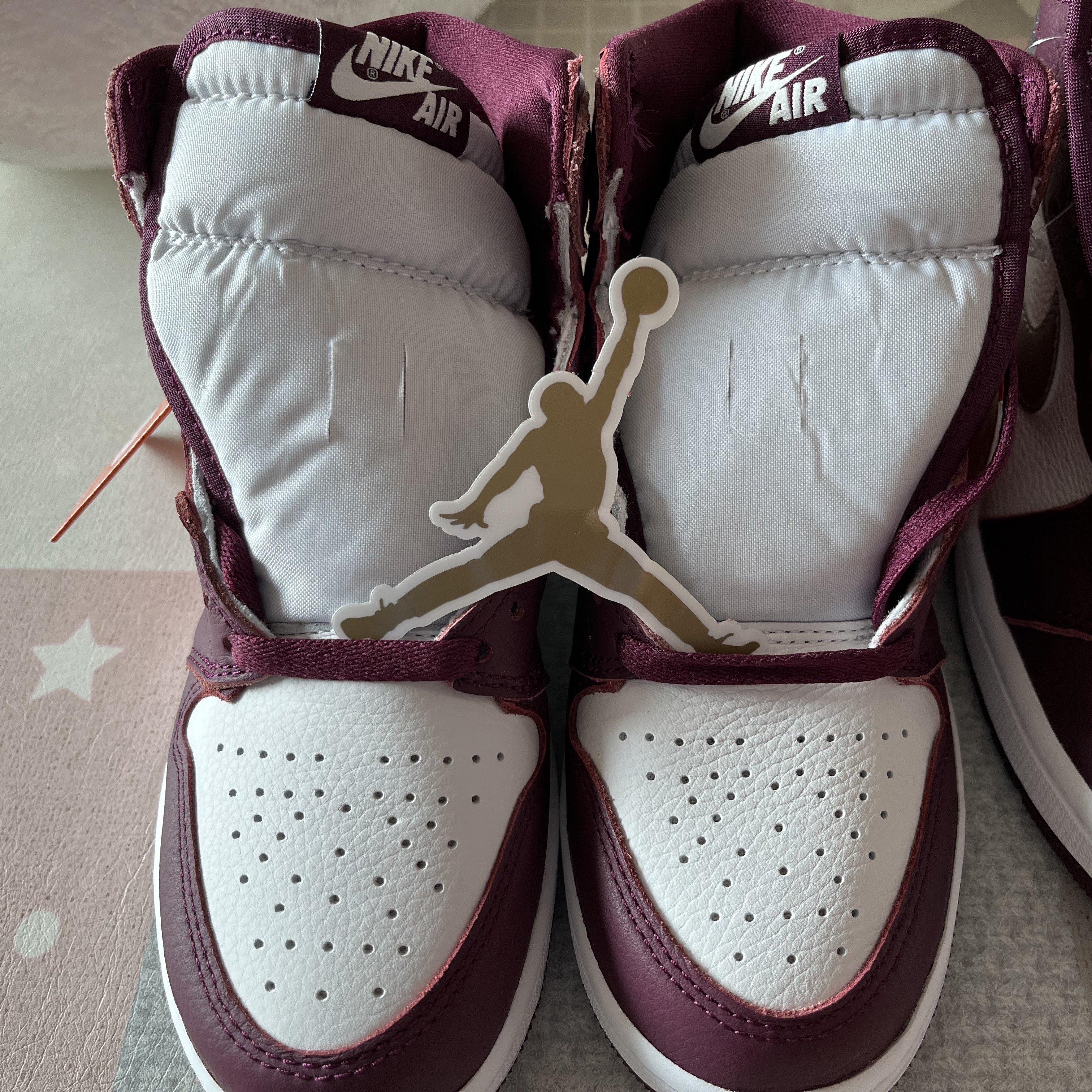 Jordan 1 Retro High OG Bordeaux, (GS) Jordan 1 Retro High OG Bordeaux 착용 스타일 - 3