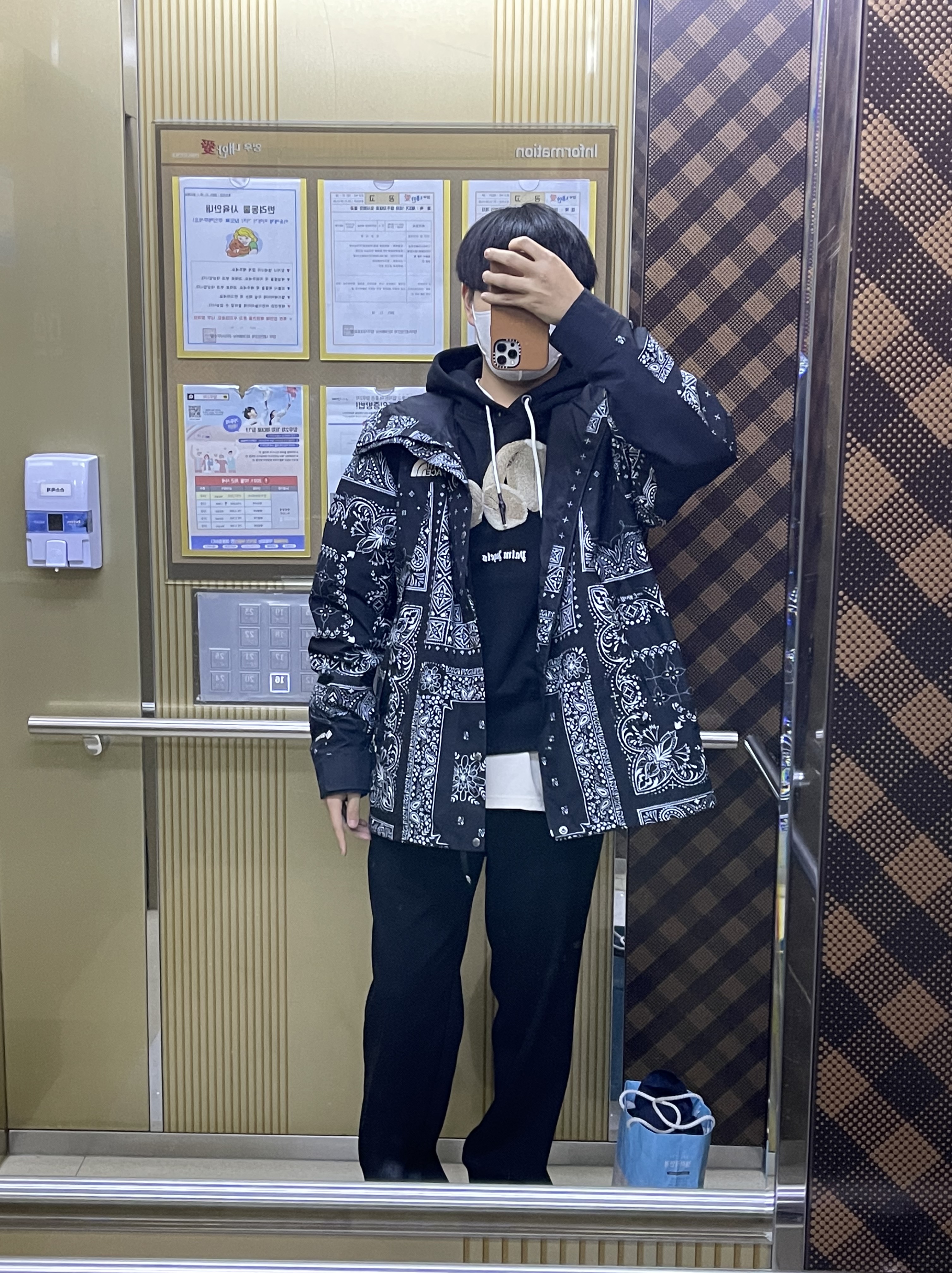 Jordan 1 x Travis Scott x Fragment Retro High OG SP Military Blue, The North Face Novelty GTX Mountain Jacket Black 착용 스타일 - 2