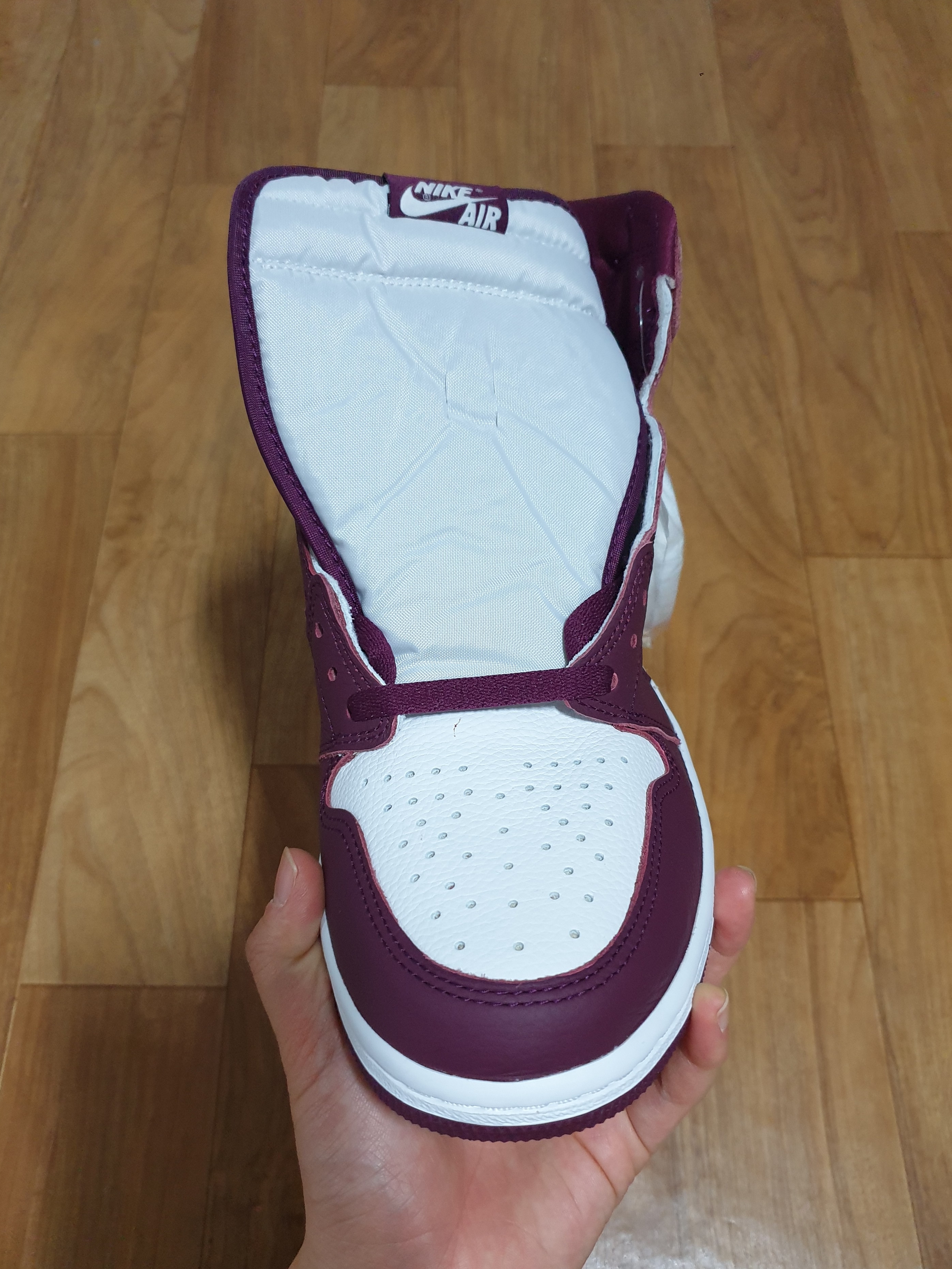 Jordan 1 Retro High OG Bordeaux 착용 스타일 - 4