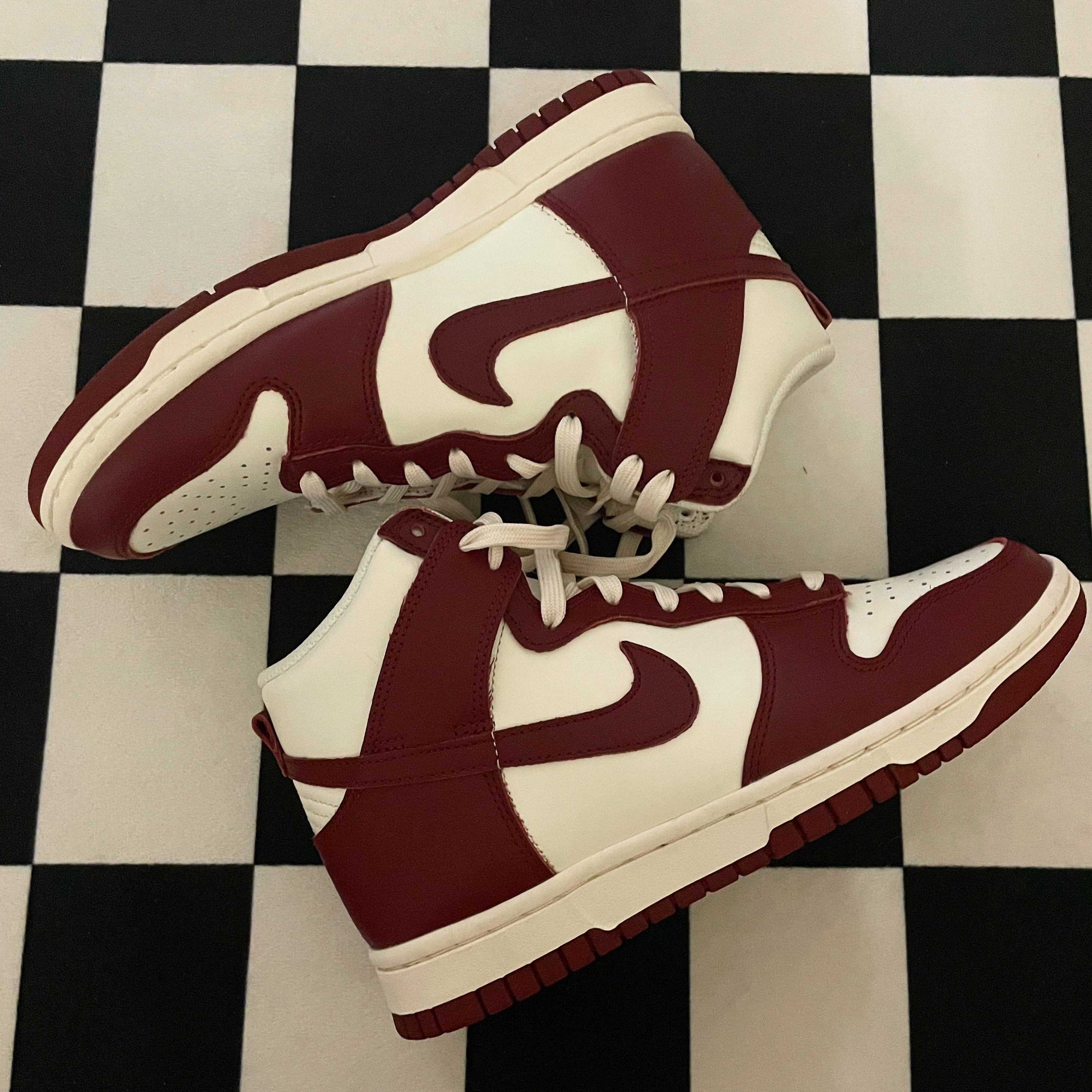 (W) Nike Dunk High Team Red 착용 스타일
