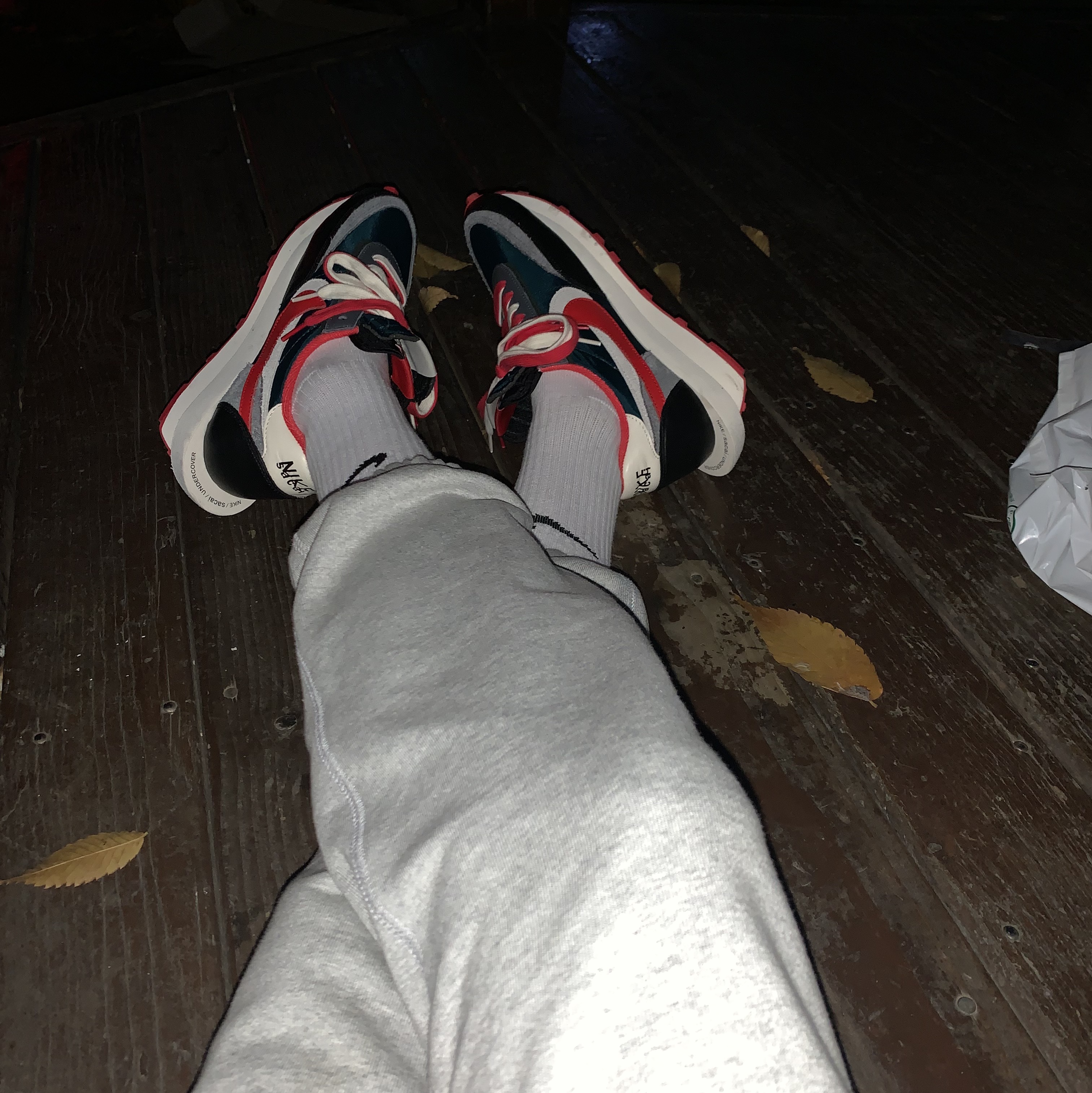 Nike x Sacai x Undercover LDWaffle Midnight Spruce University Red 착용 스타일