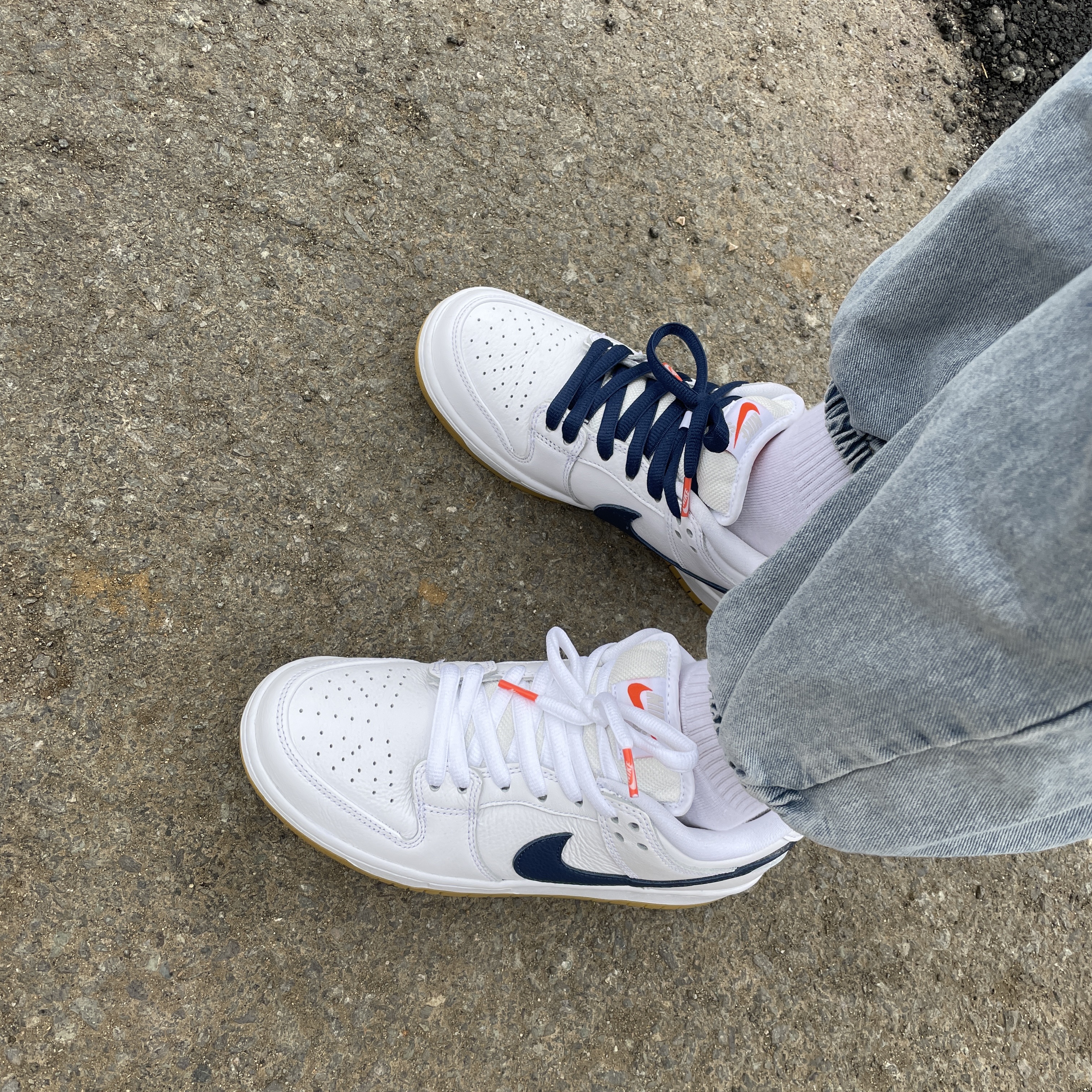 Nike SB Dunk Low Pro ISO Orange Label White Navy 착용 스타일