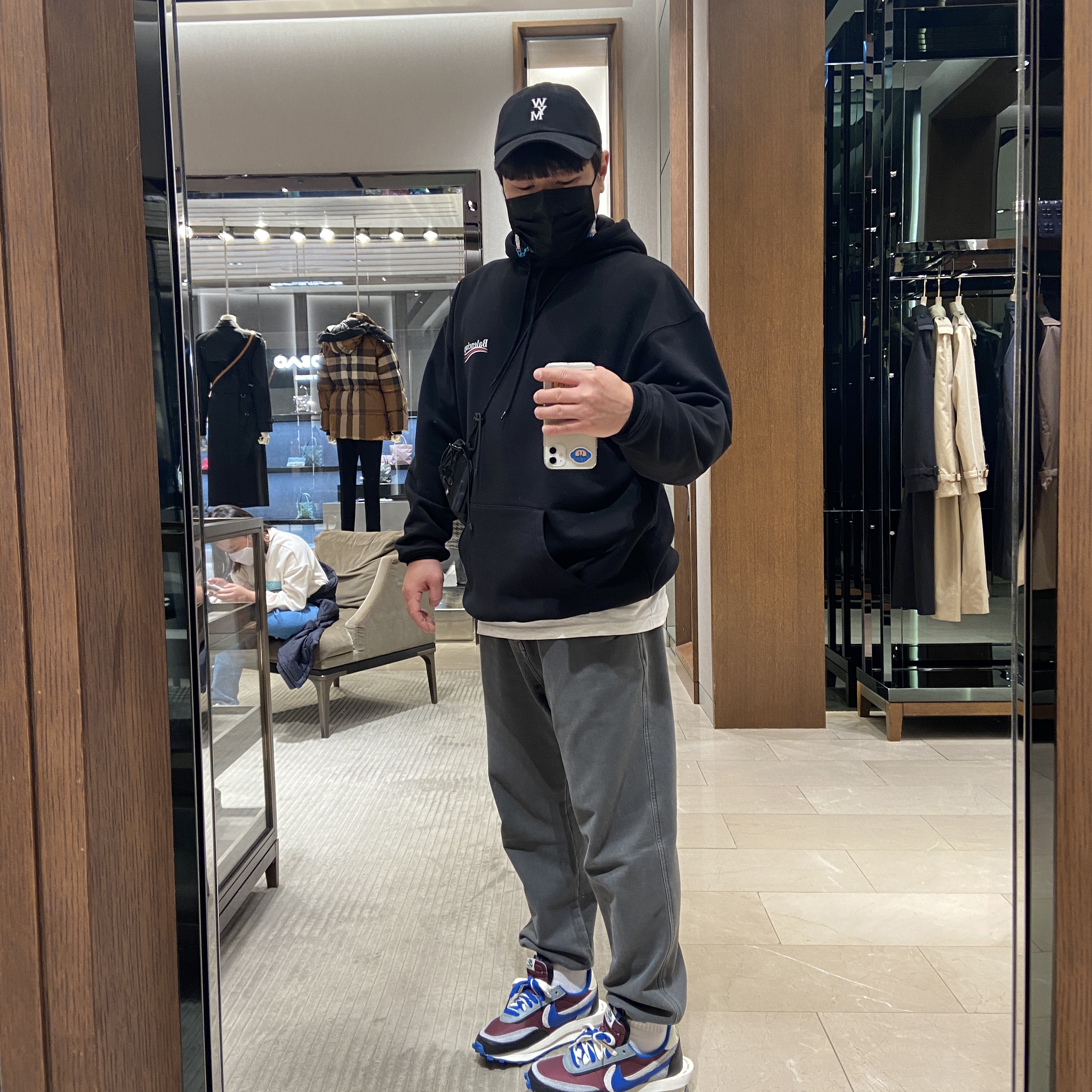 Nike x Sacai x Undercover LDWaffle Night Maroon Team Royal 착용 스타일