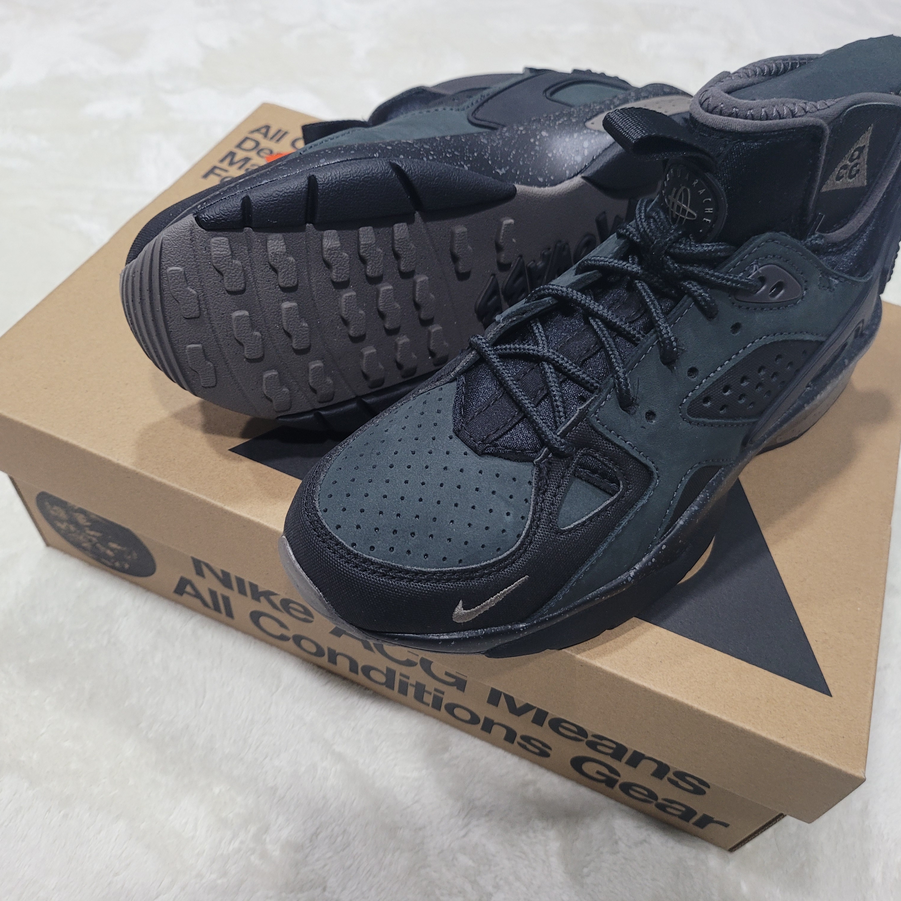 Nike ACG Air Mowabb Olive Grey 착용 스타일