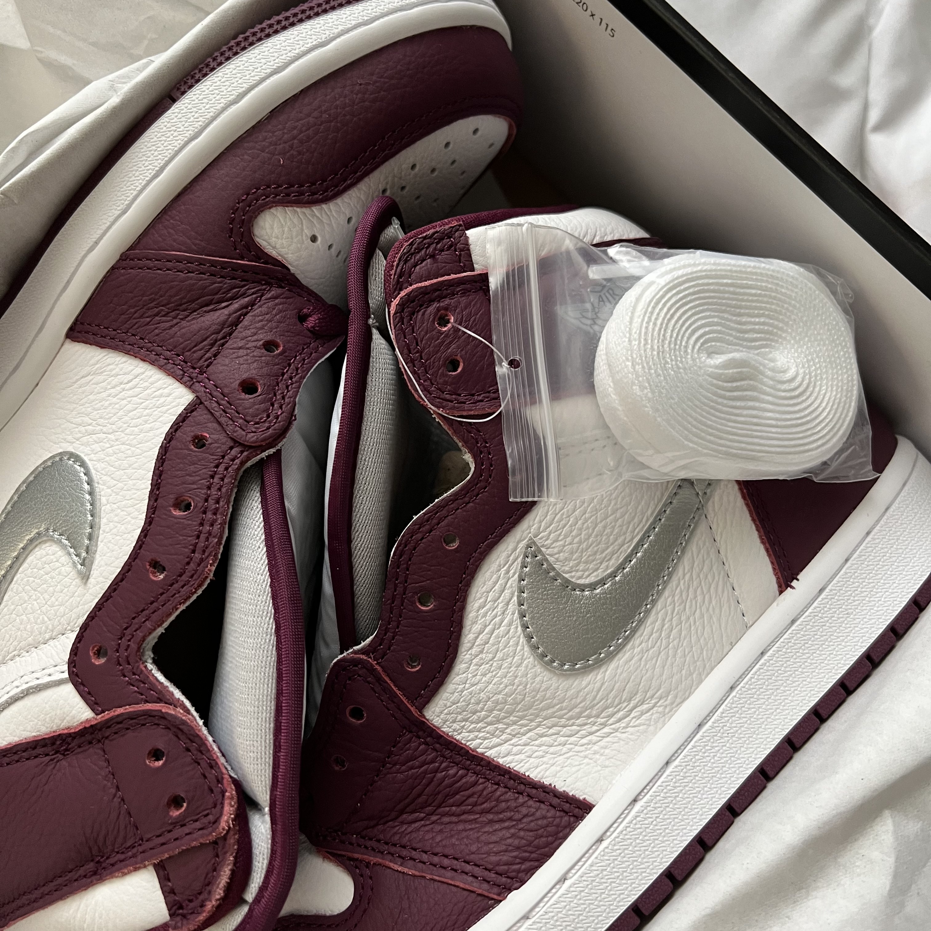 Jordan 1 Retro High OG Bordeaux 착용 스타일 - 1
