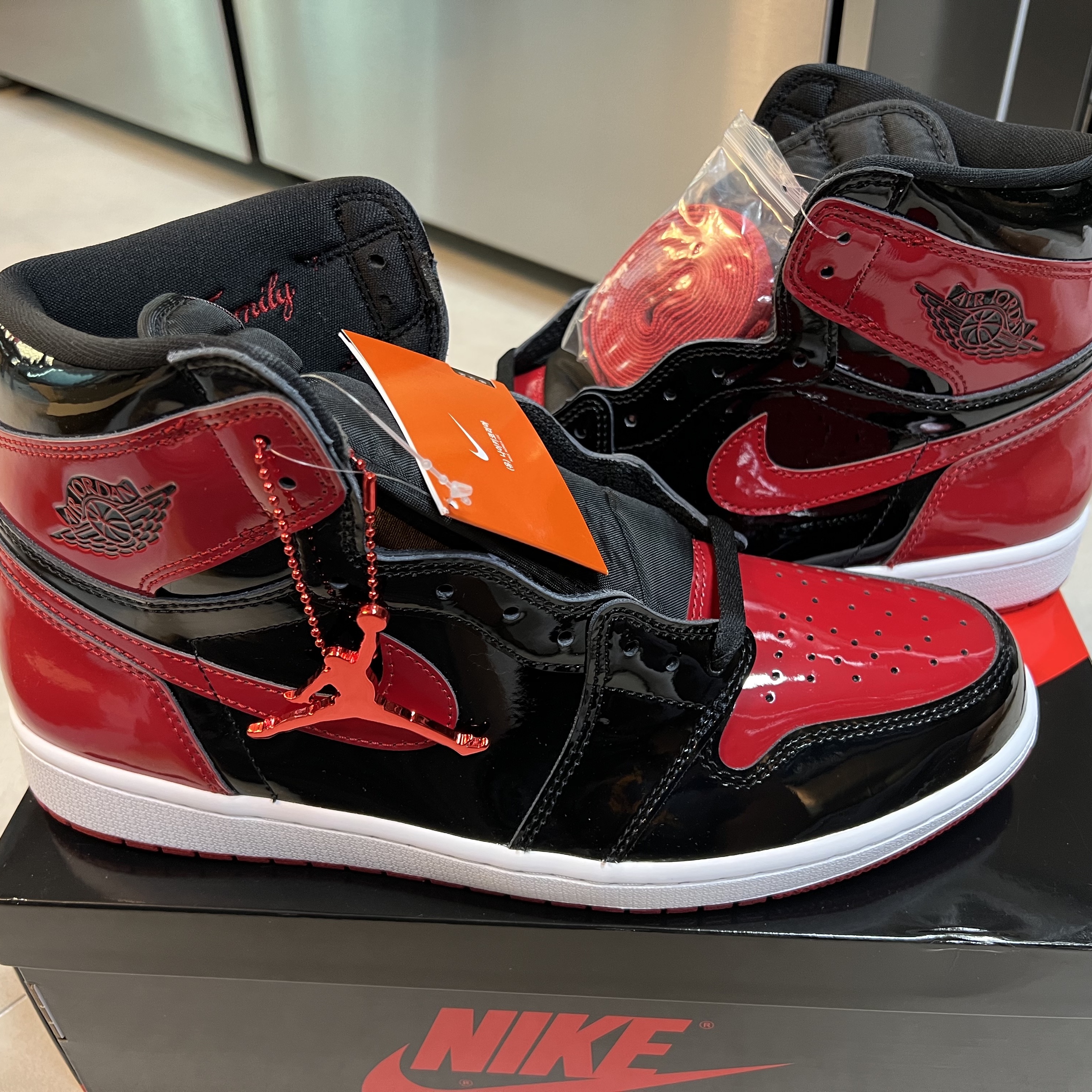 Jordan 1 Retro High OG Patent Bred 착용 스타일