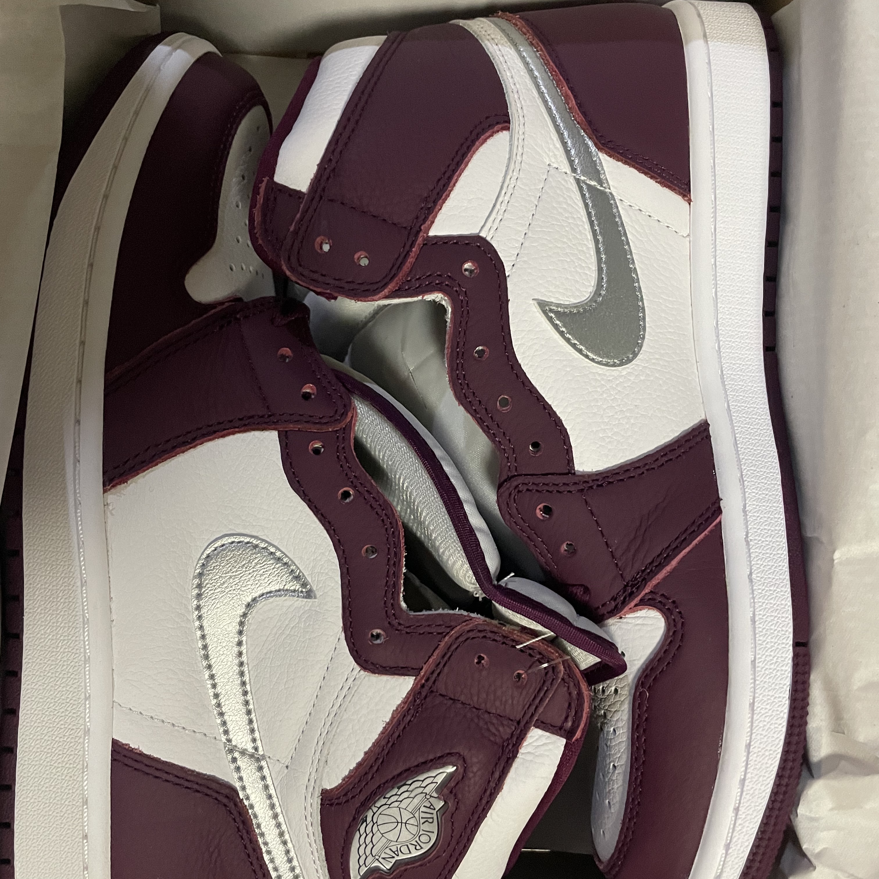 Jordan 1 Retro High OG Bordeaux 착용 스타일 - 1