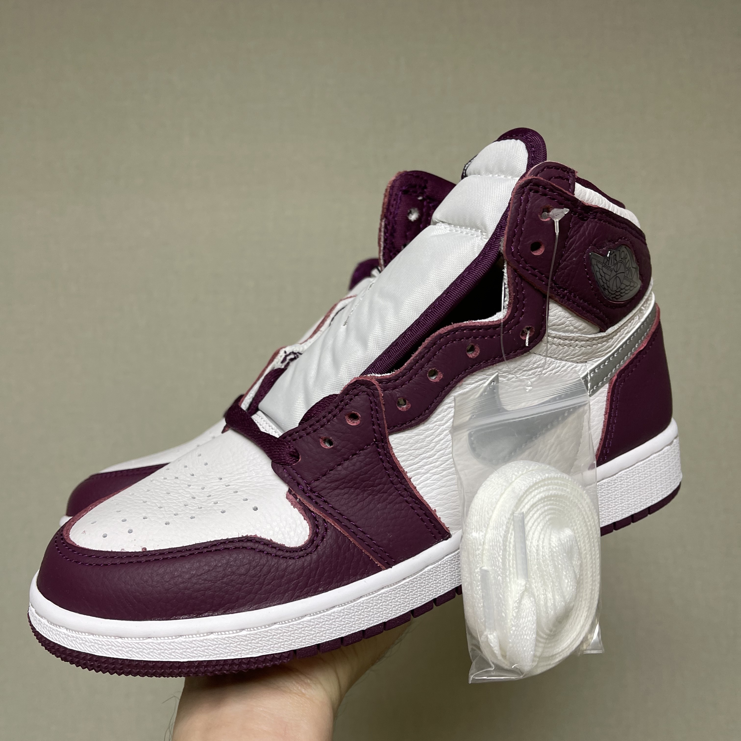 (GS) Jordan 1 Retro High OG Bordeaux 착용 스타일 - 4