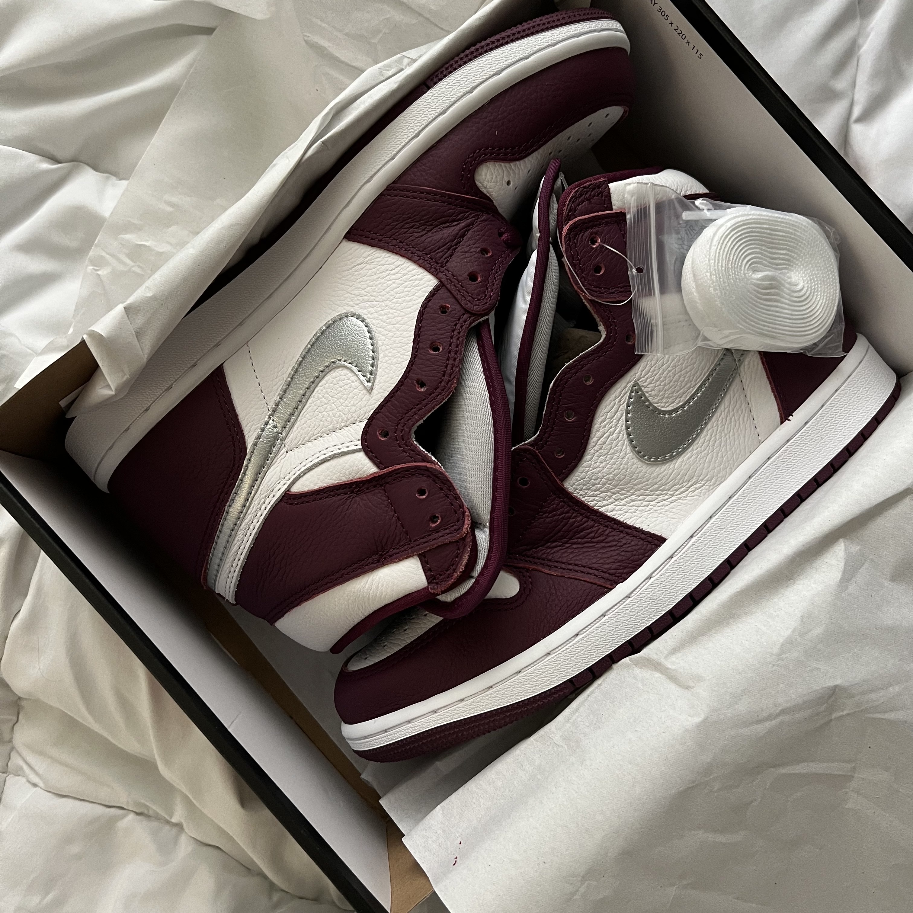 Jordan 1 Retro High OG Bordeaux 착용 스타일 - 2
