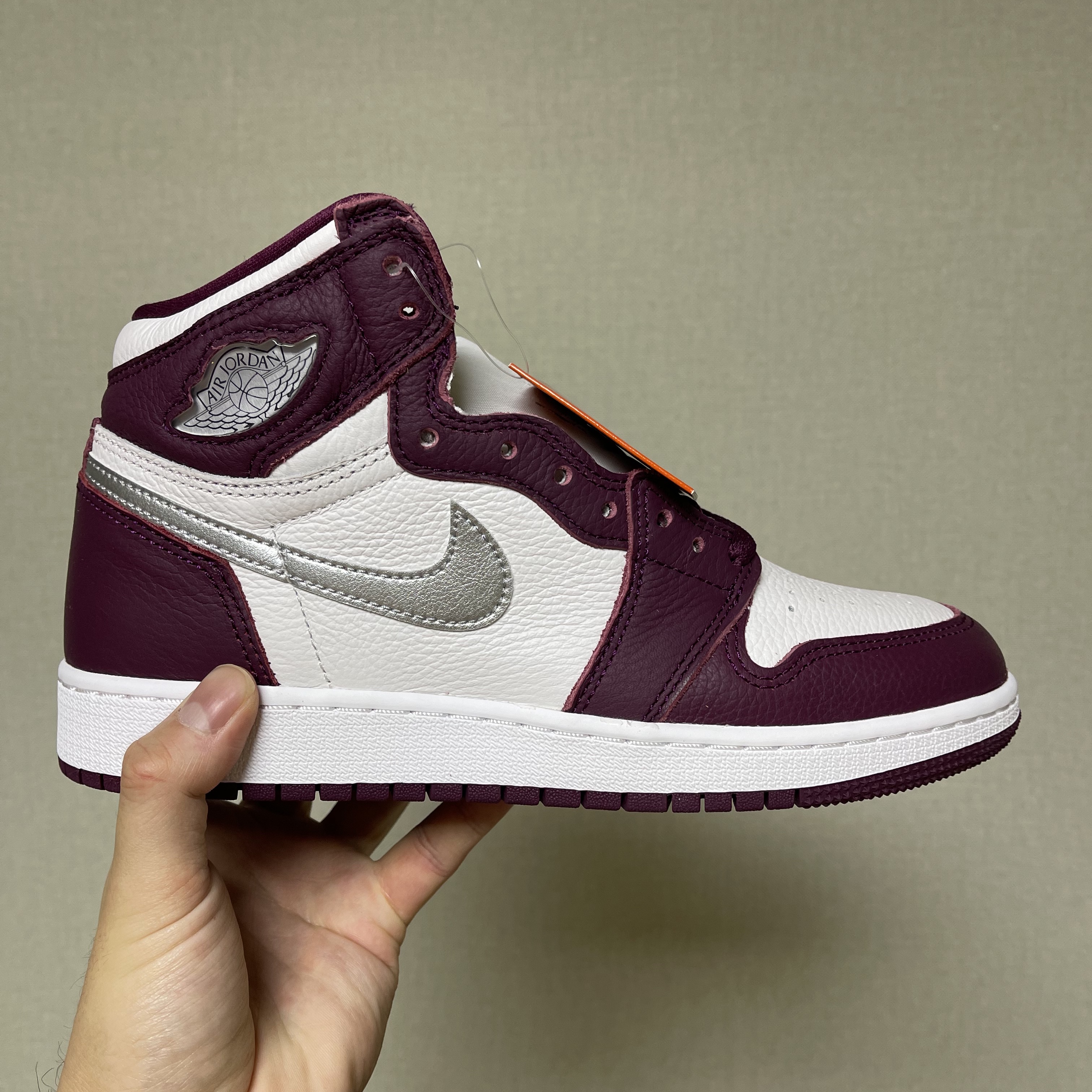 (GS) Jordan 1 Retro High OG Bordeaux 착용 스타일 - 1
