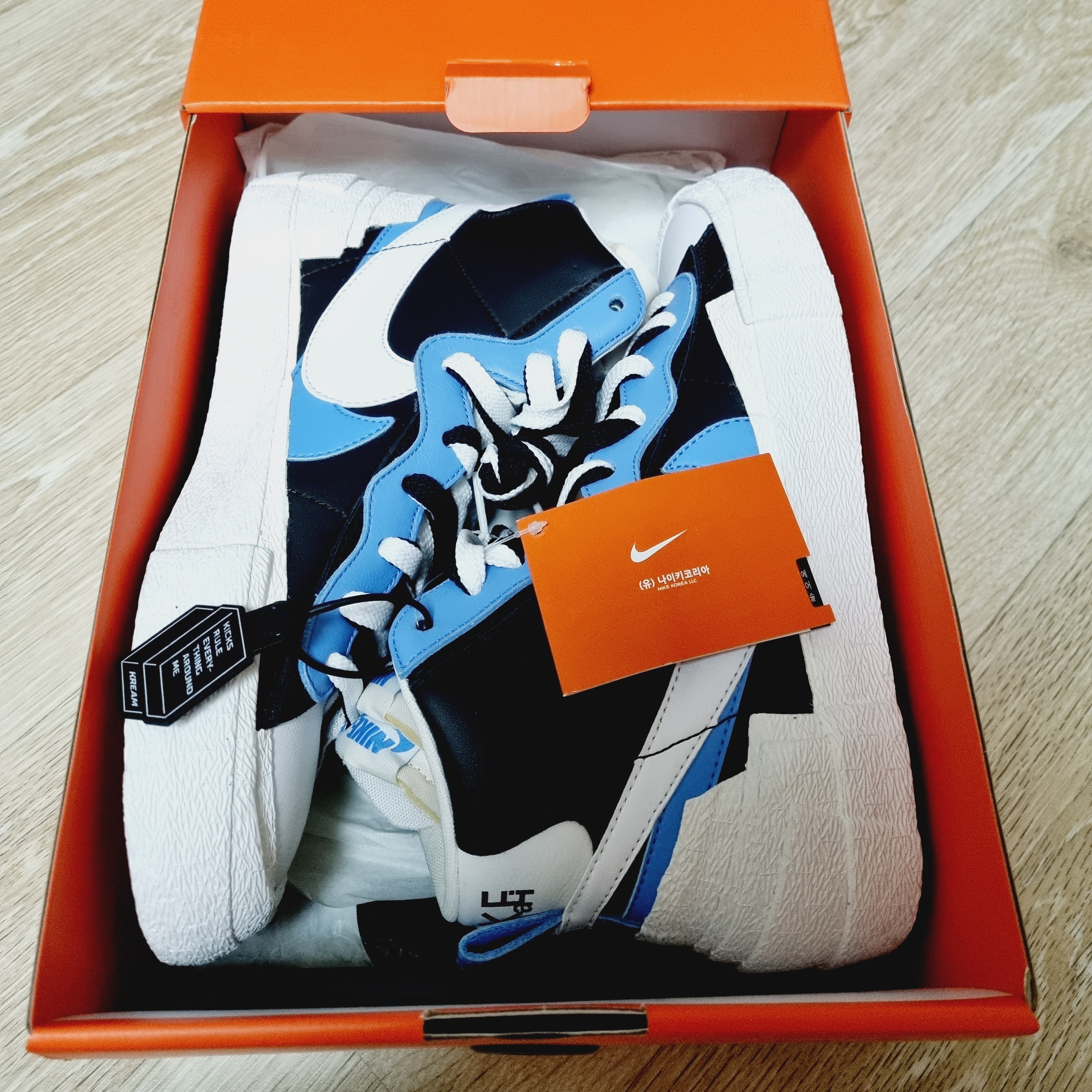 Nike x Sacai Blazer Mid White Black Legend Blue 착용 스타일 - 3