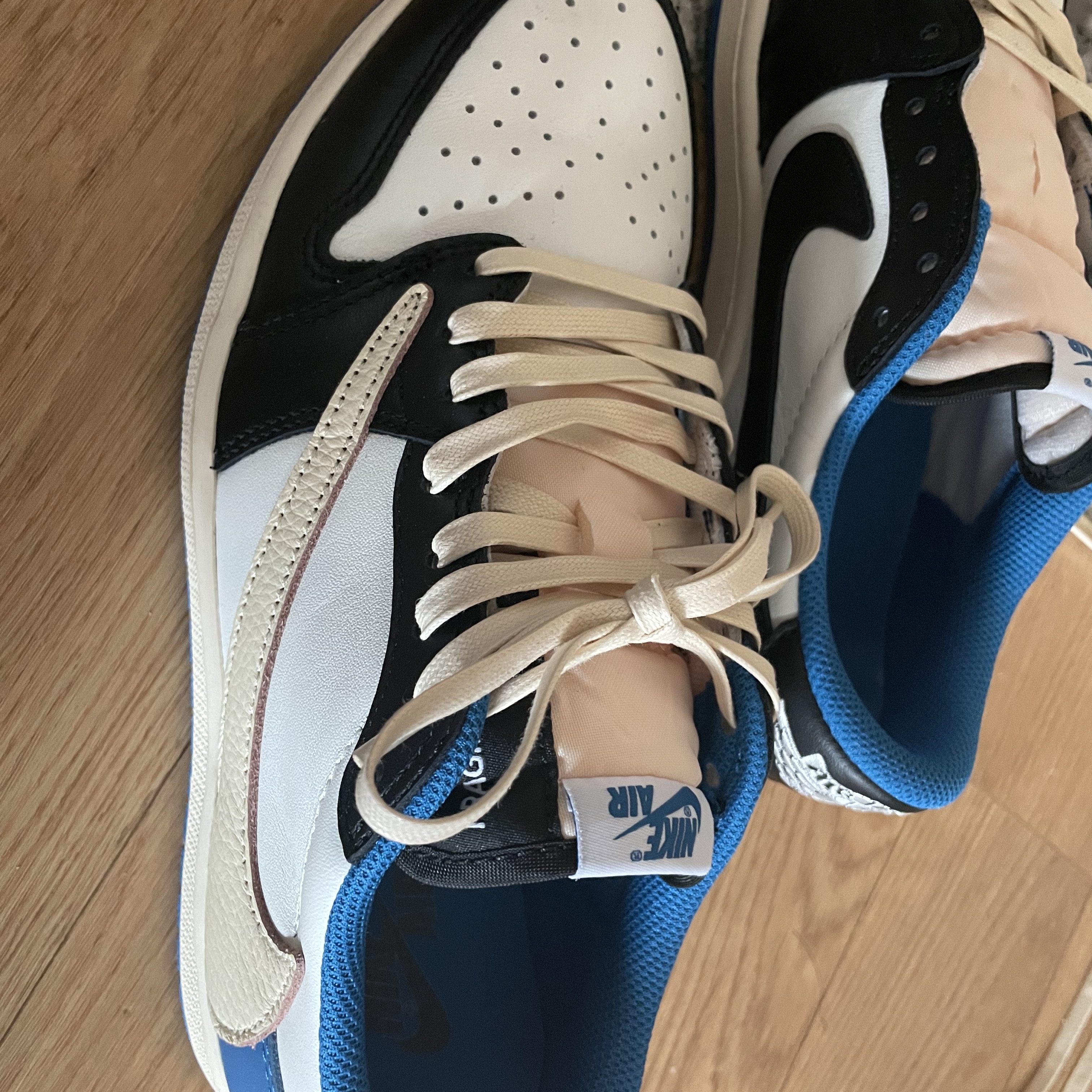 Jordan 1 x Travis Scott x Fragment Retro Low OG SP Military Blue 착용 스타일