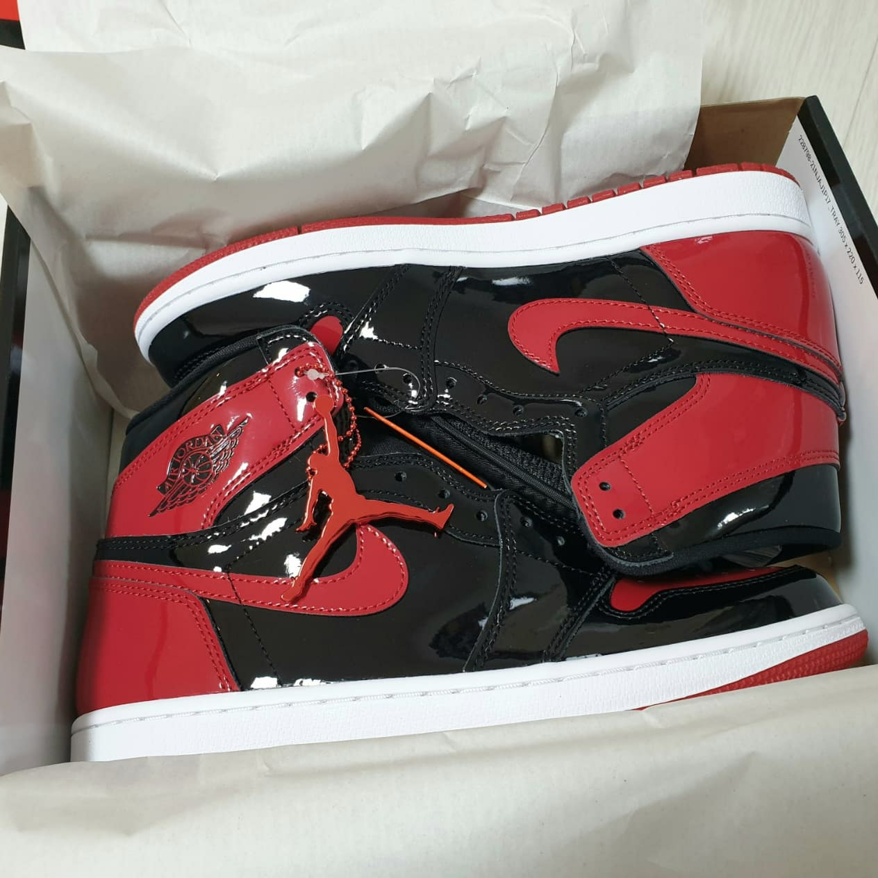 Jordan 1 Retro High OG Patent Bred 착용 스타일 - 1