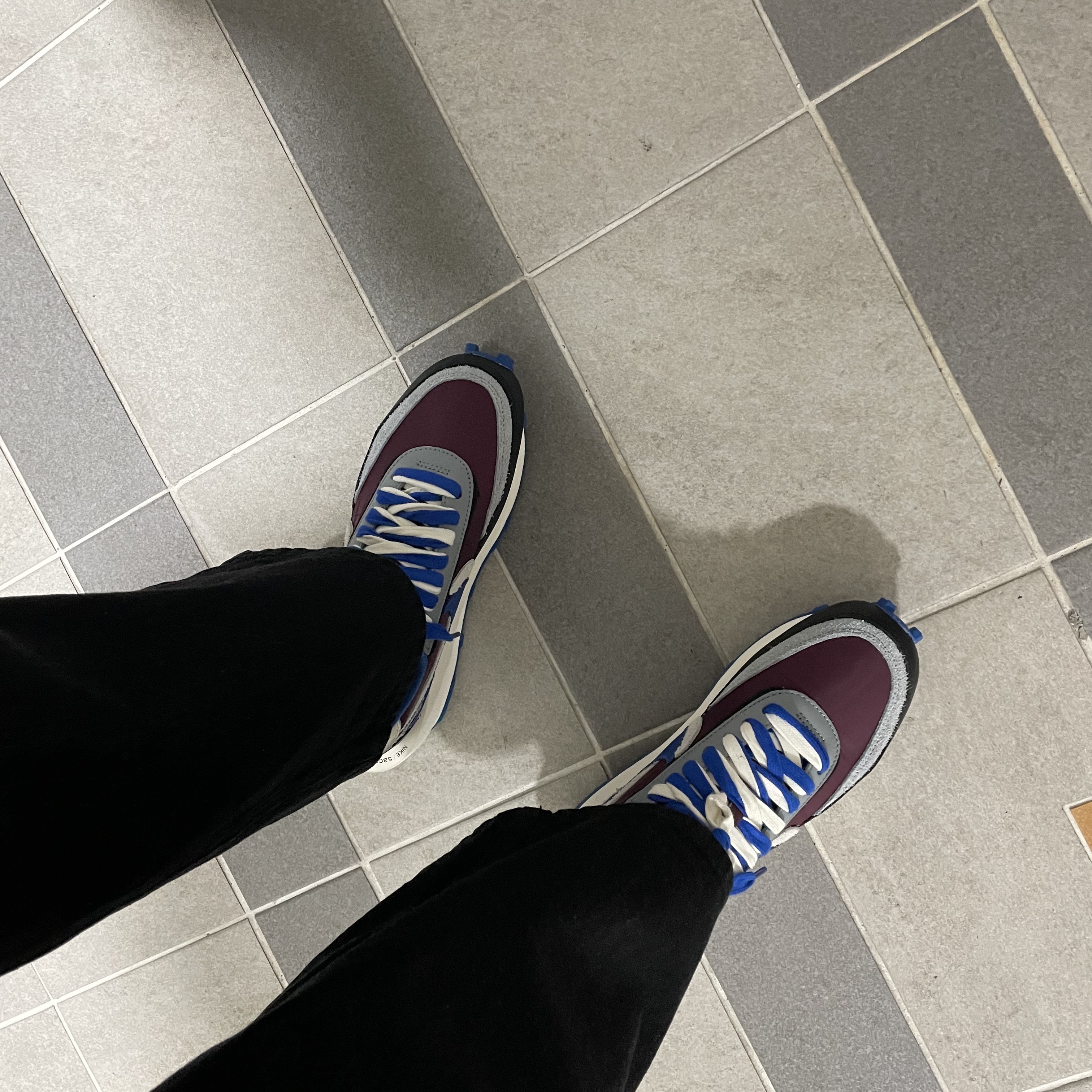 Nike x Sacai x Undercover LDWaffle Night Maroon Team Royal 착용 스타일 - 1