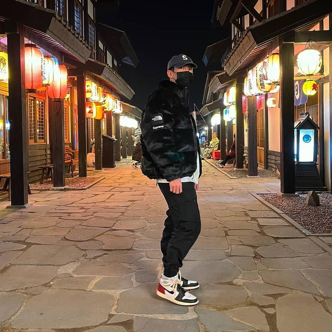 Jordan 1 x Union Retro High Black Toe, Supreme x The North Face Faux Fur Nuptse Jacket Black - 20FW 착용 스타일 - 2
