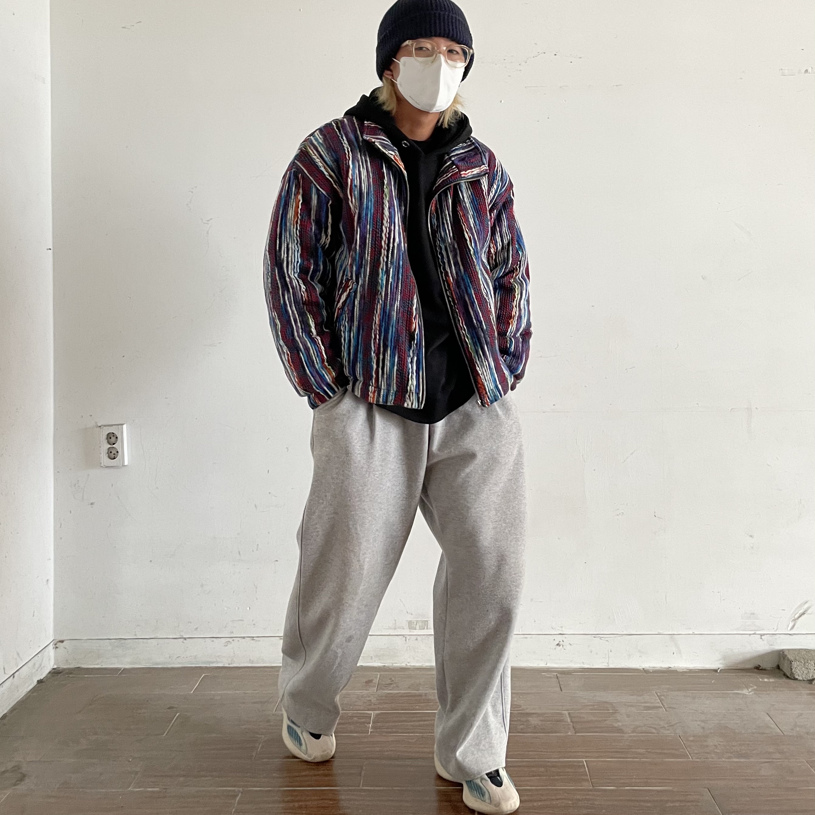 Adidas Yeezy 700 V3 Kyanite 착용 스타일 - 4