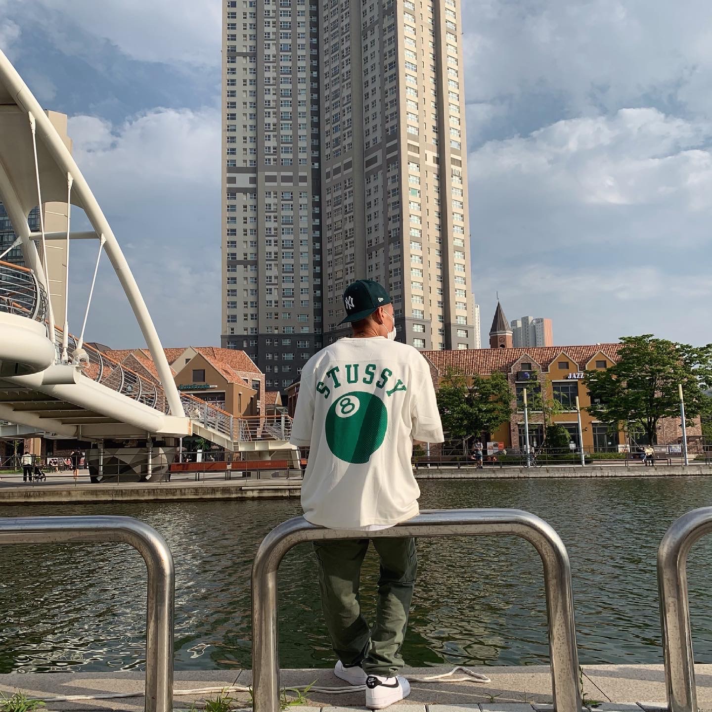 Stussy Mesh Football Jersey Natural 착용 스타일 - 1