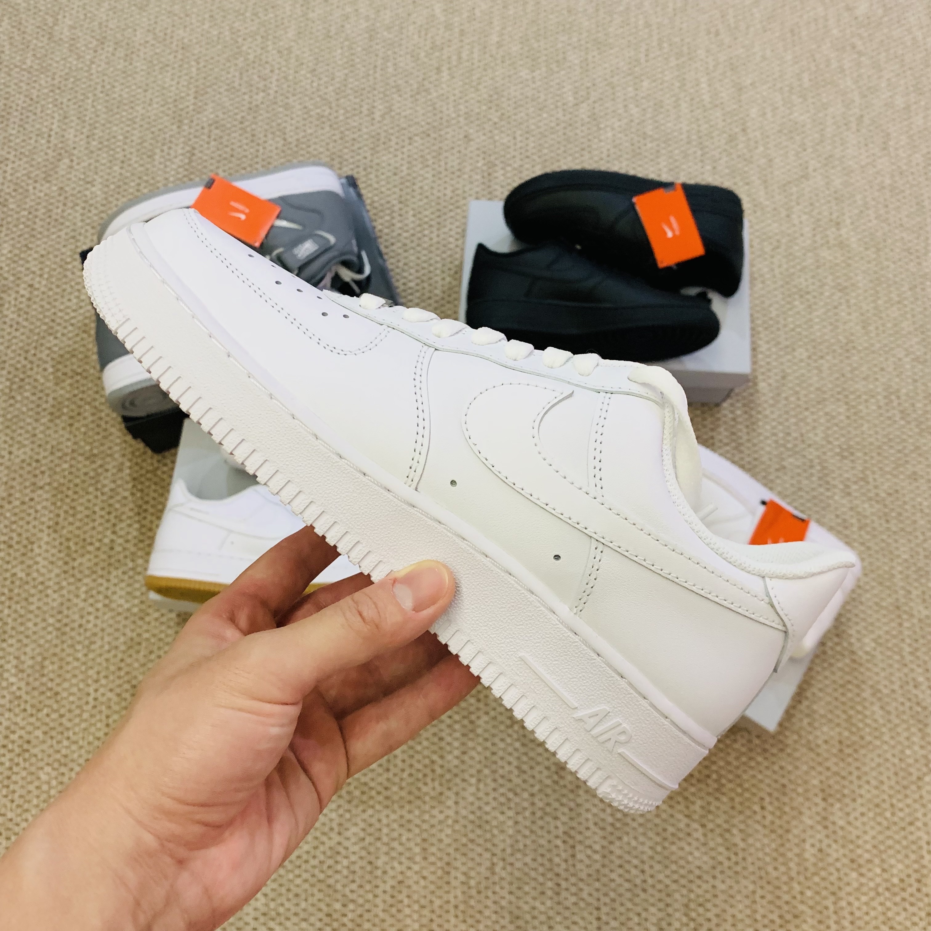 Nike Air Force 1 '07 Low White, Nike Air Force 1 '07 Low Triple Black 착용 스타일 - 4