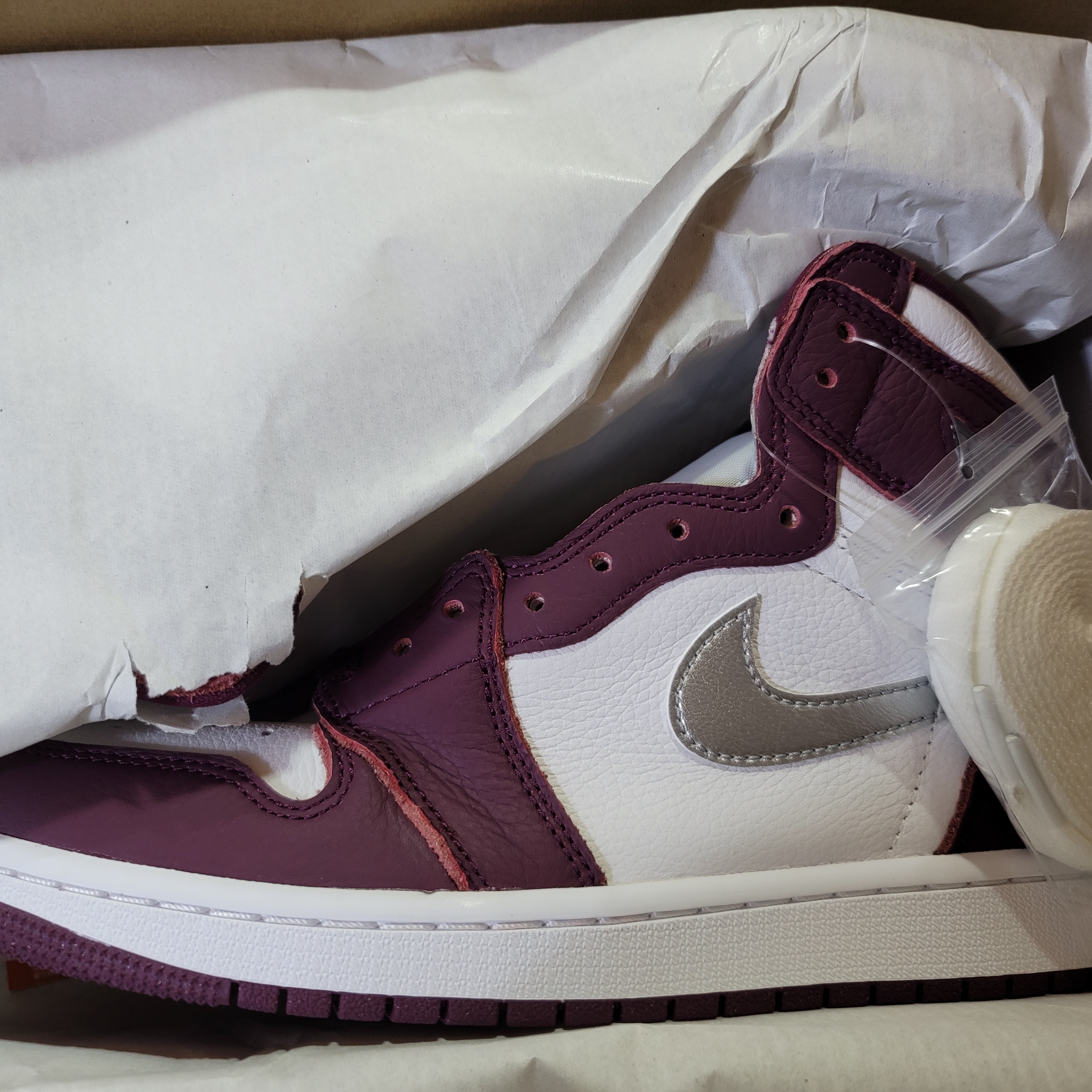 Jordan 1 Retro High OG Bordeaux 착용 스타일 - 2