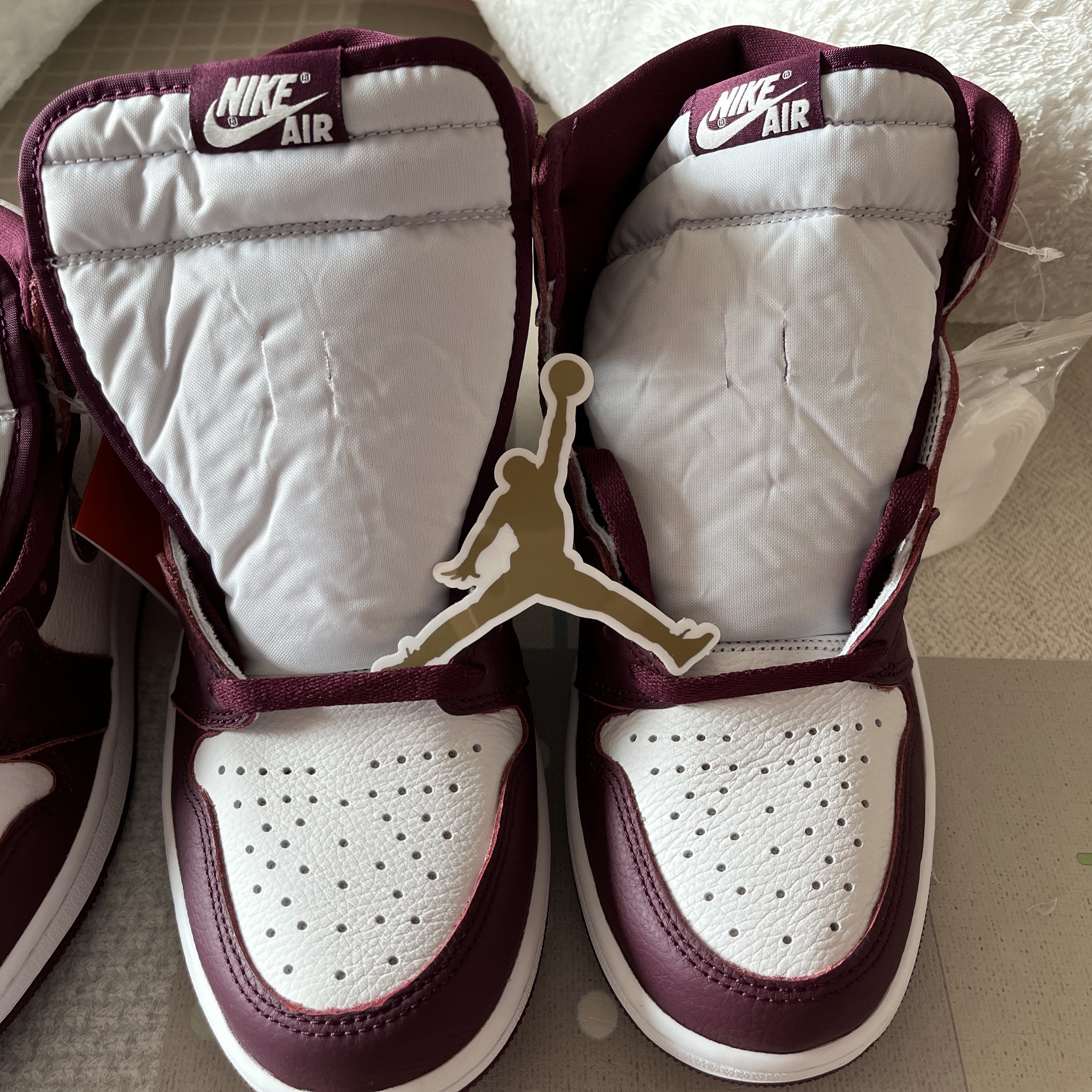 Jordan 1 Retro High OG Bordeaux, (GS) Jordan 1 Retro High OG Bordeaux 착용 스타일 - 2