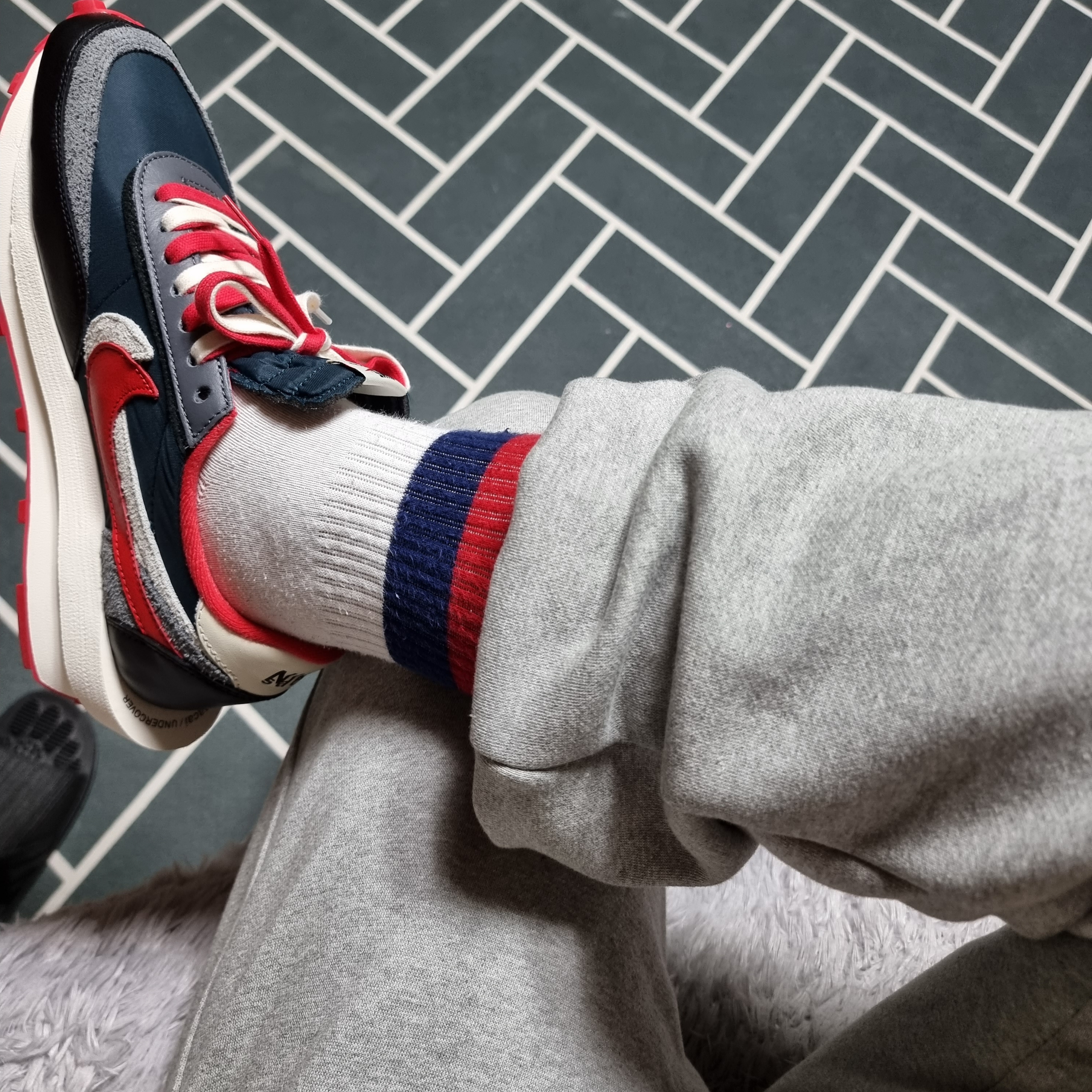 Nike x Sacai x Undercover LDWaffle Midnight Spruce University Red 착용 스타일