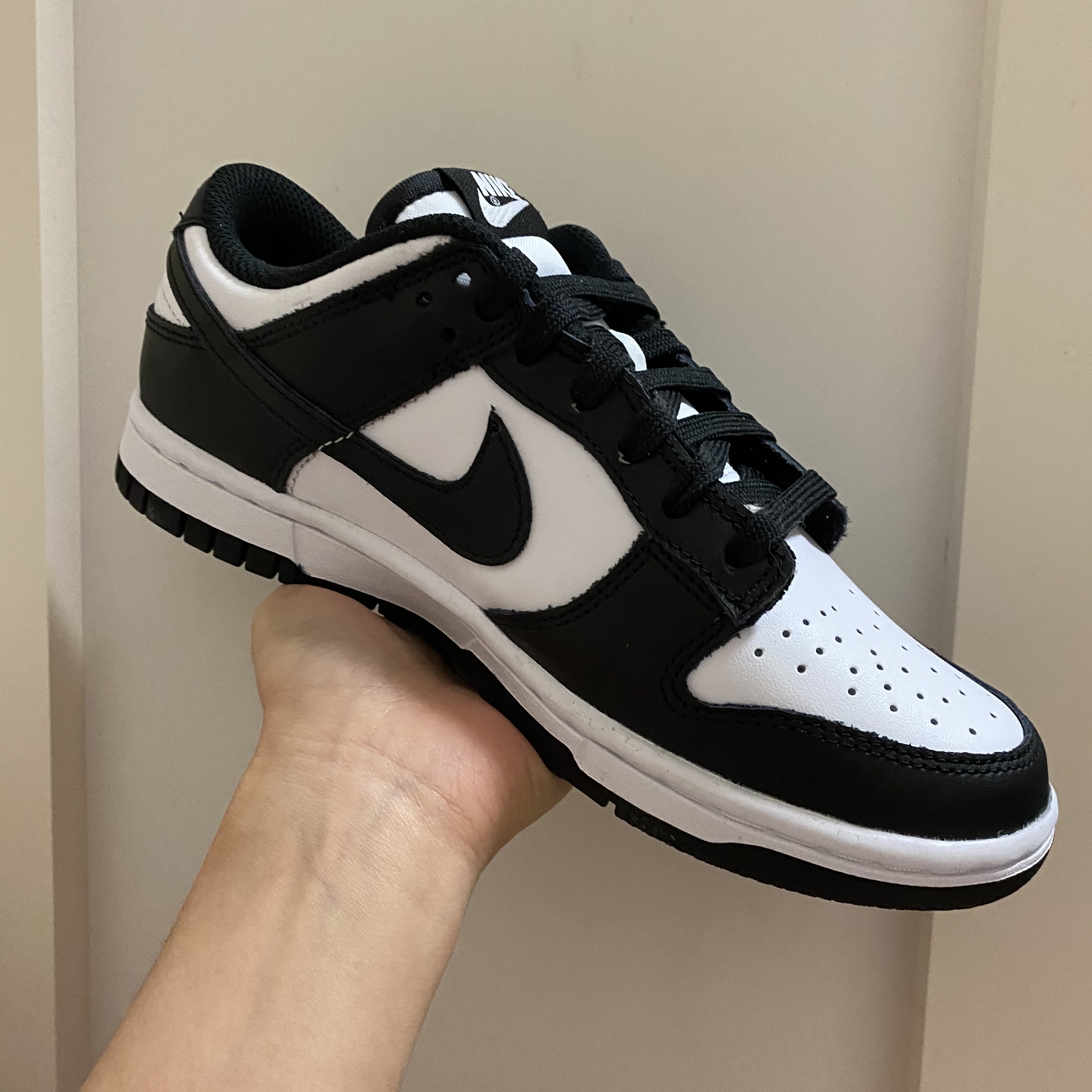 (W) Nike Dunk Low Black 착용 스타일 - 3
