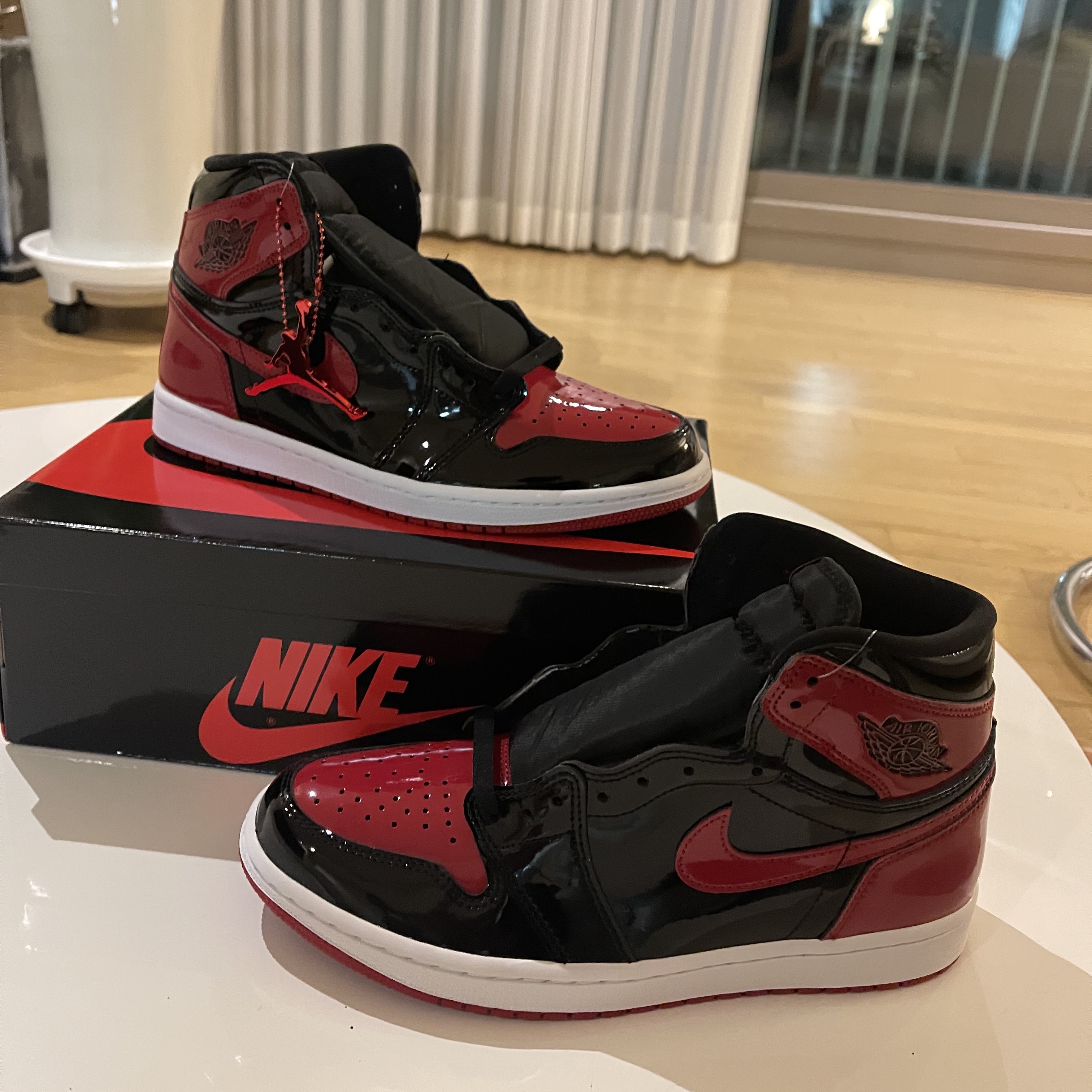 Jordan 1 Retro High OG Patent Bred 착용 스타일 - 3
