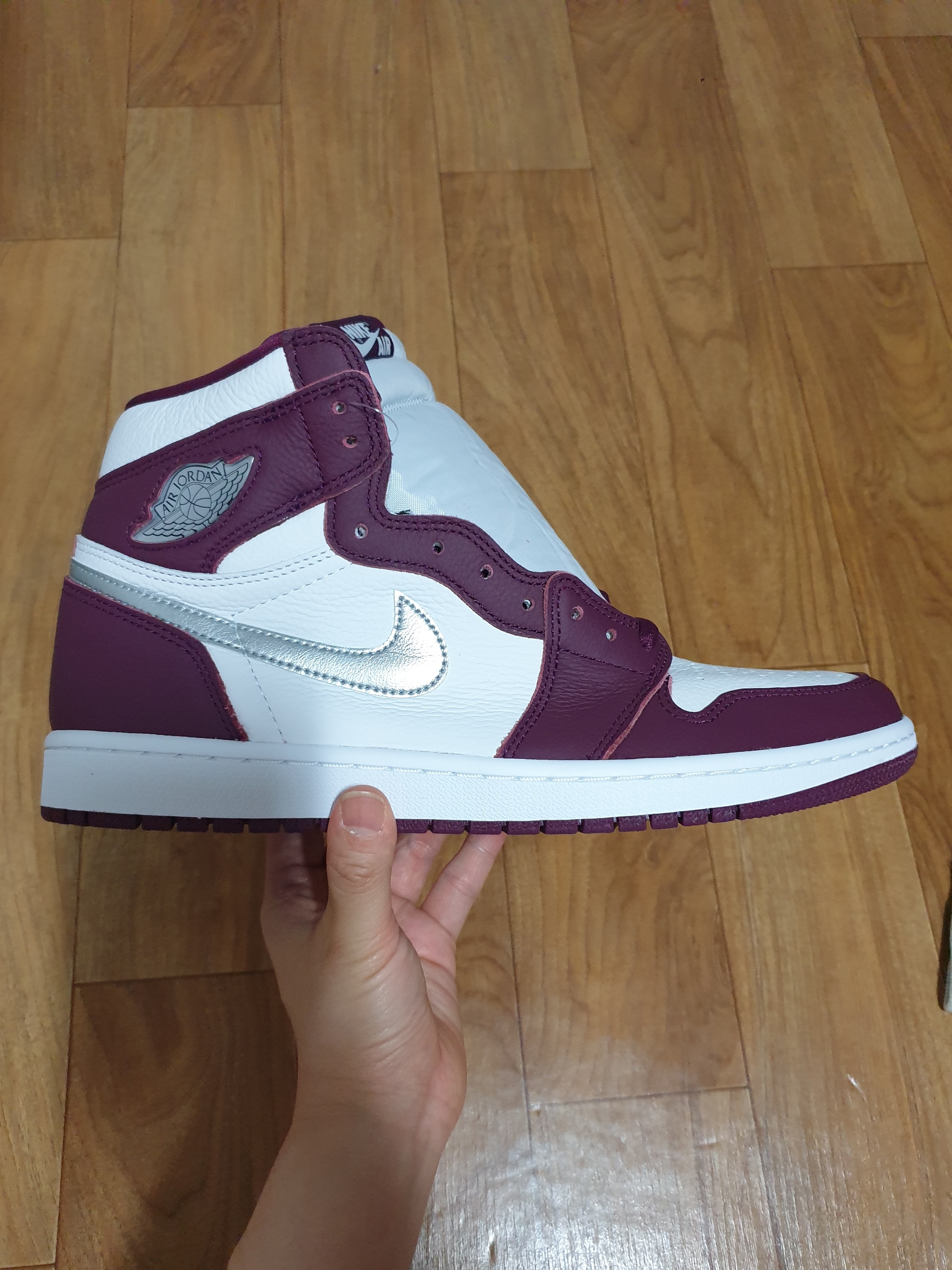 Jordan 1 Retro High OG Bordeaux 착용 스타일 - 3