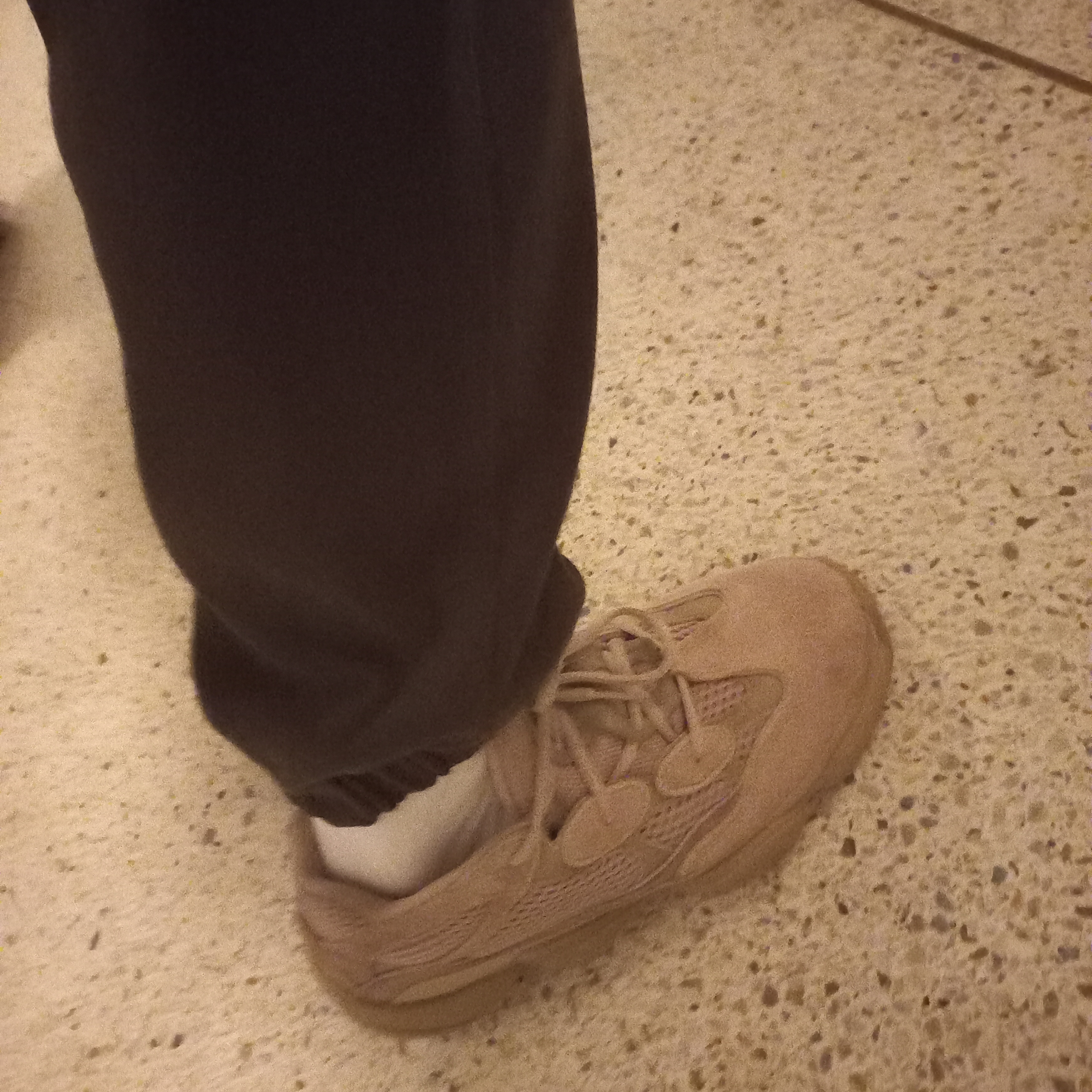 Adidas Yeezy 500 Taupe Light 착용 스타일 - 1