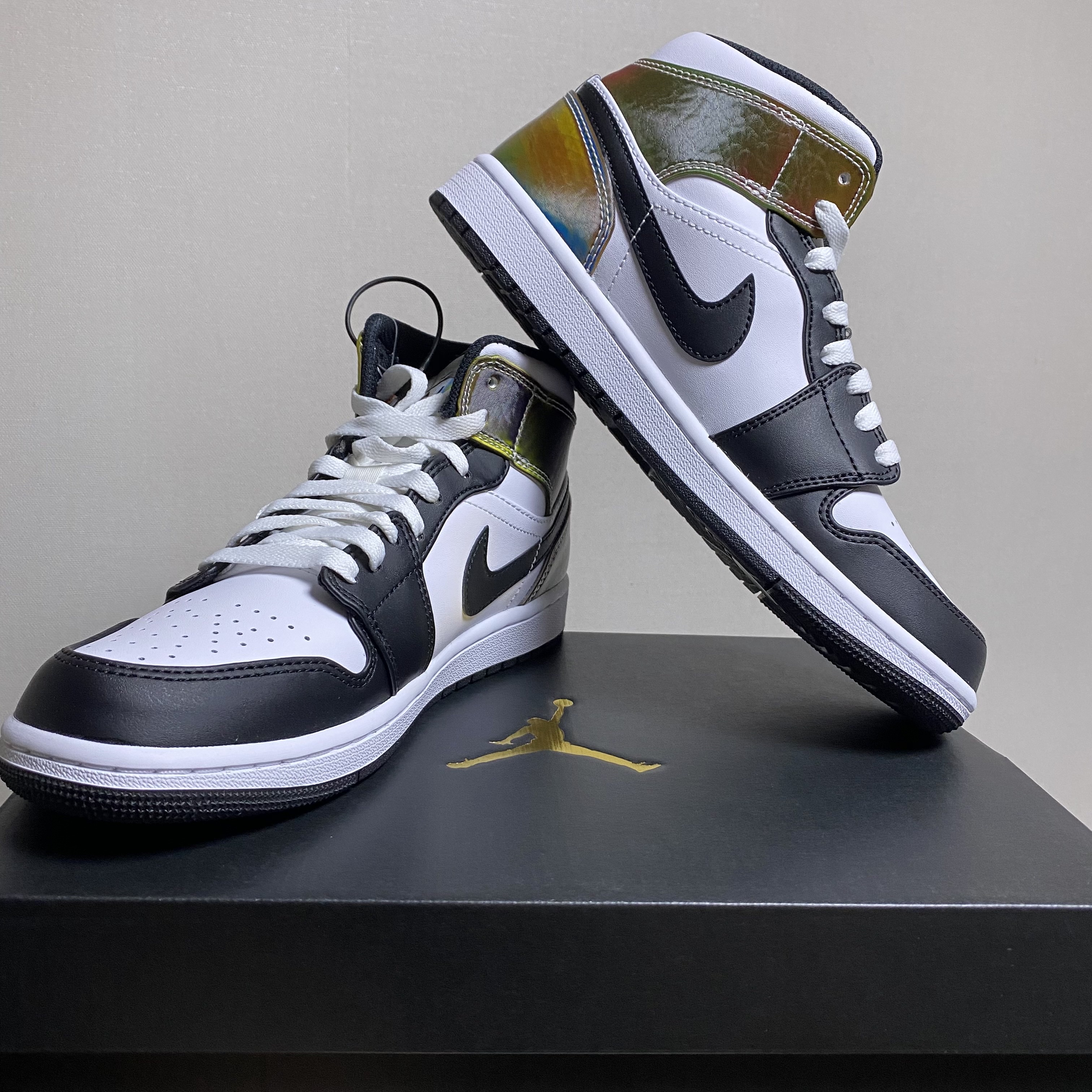 Jordan 1 Mid SE Heat Reactive 착용 스타일