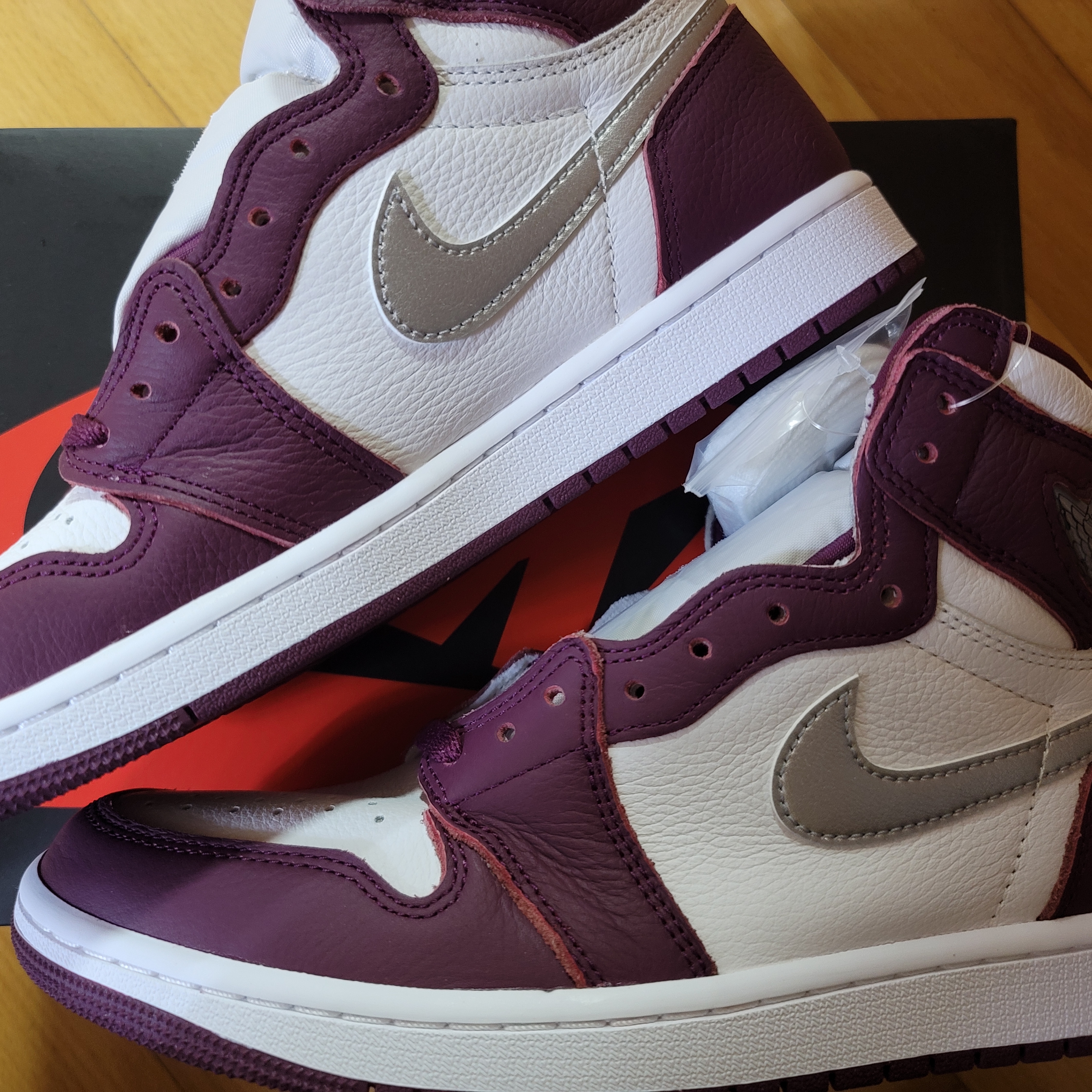 Jordan 1 Retro High OG Bordeaux 착용 스타일 - 1