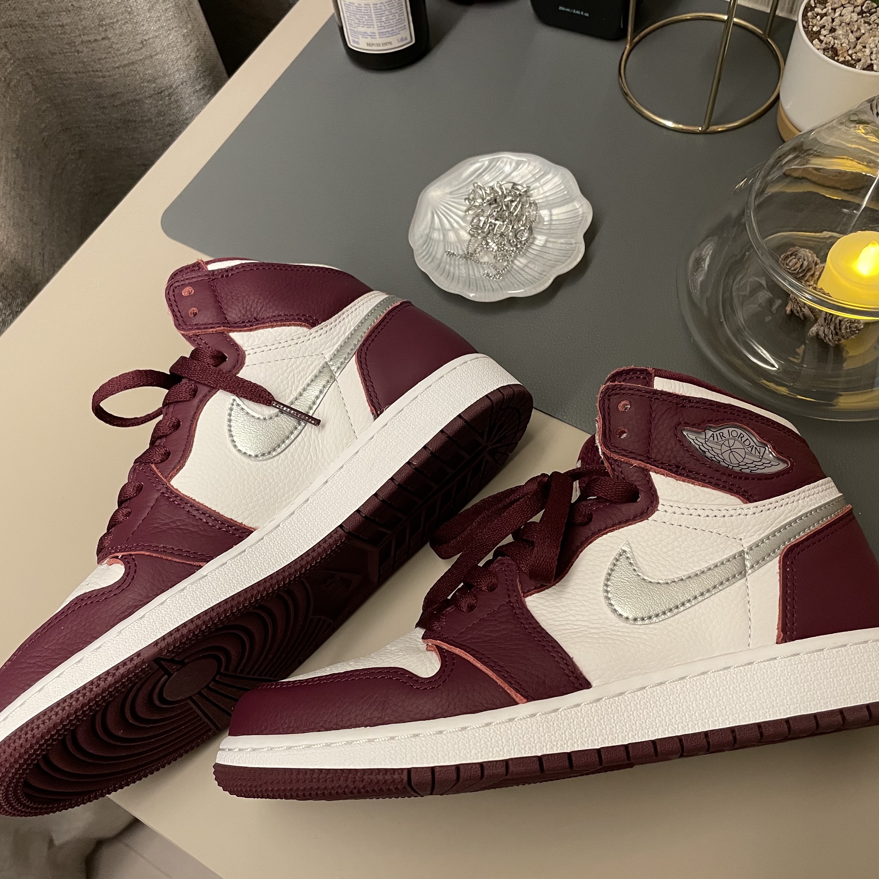 Jordan 1 Retro High OG Bordeaux, (GS) Jordan 1 Retro High OG Bordeaux 착용 스타일 - 1