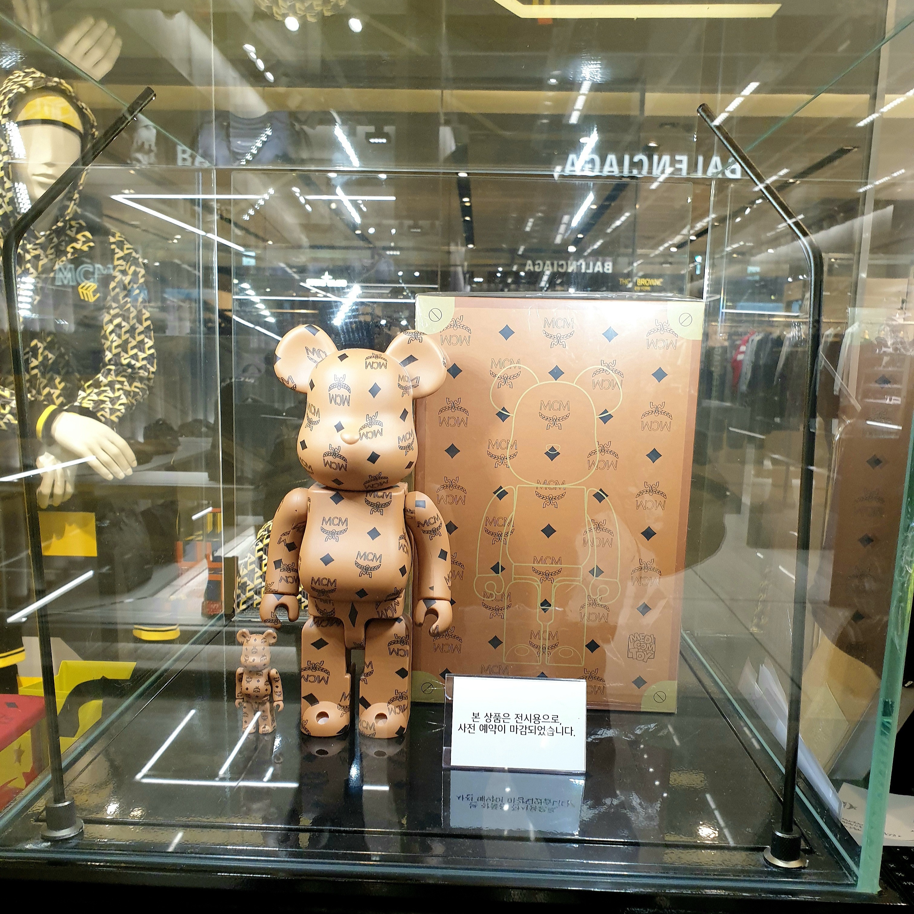 Bearbrick x MCM 100% & 400% Set 착용 스타일 - 1