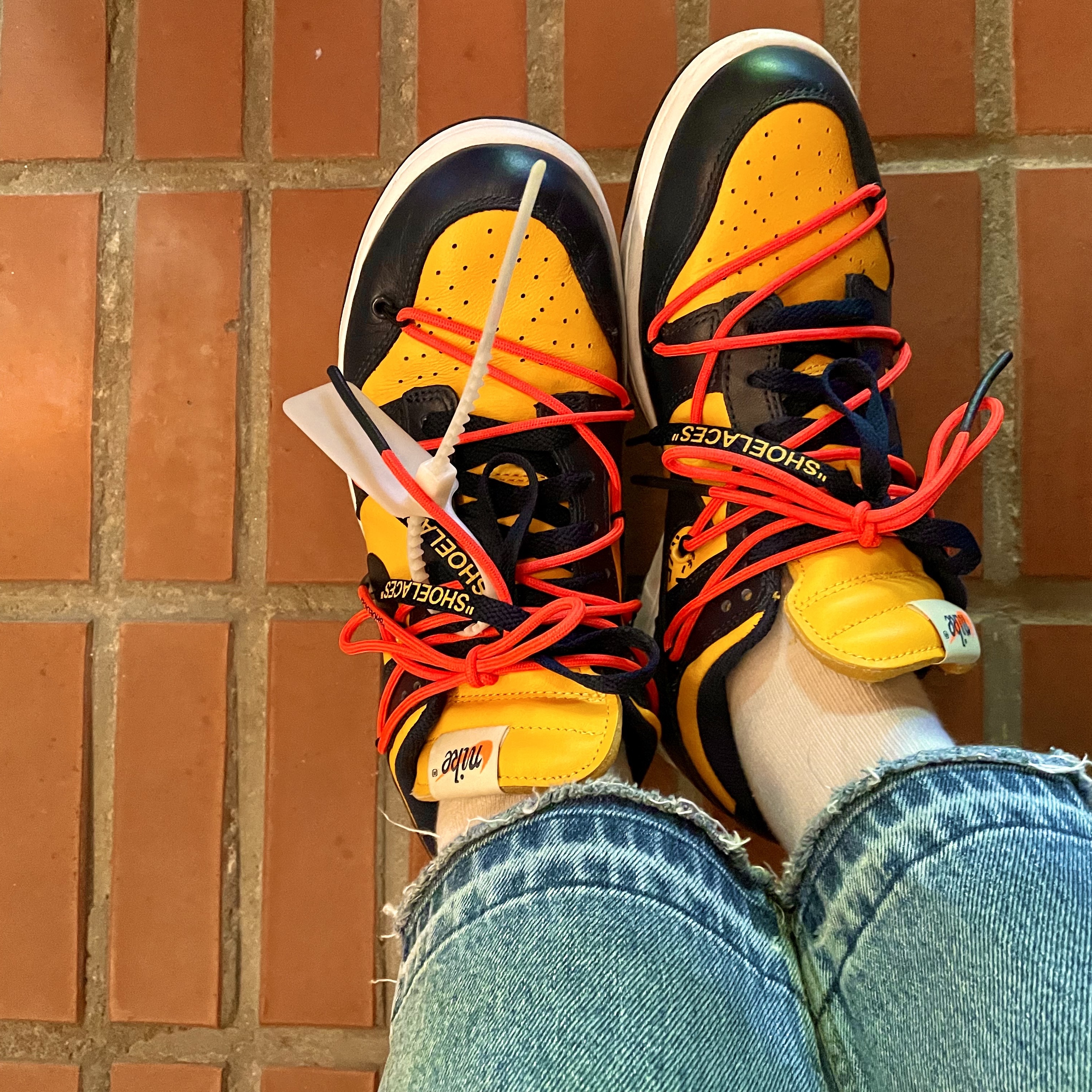 Nike x Off-White Dunk Low University Gold Midnight Navy 착용 스타일