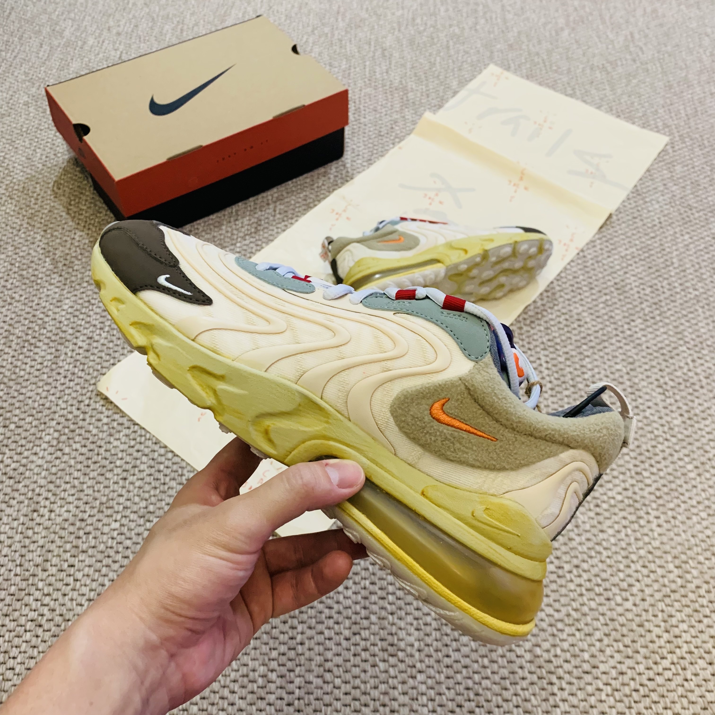 Nike x Travis Scott Air Max 270 React Cactus Trails 착용 스타일 - 2