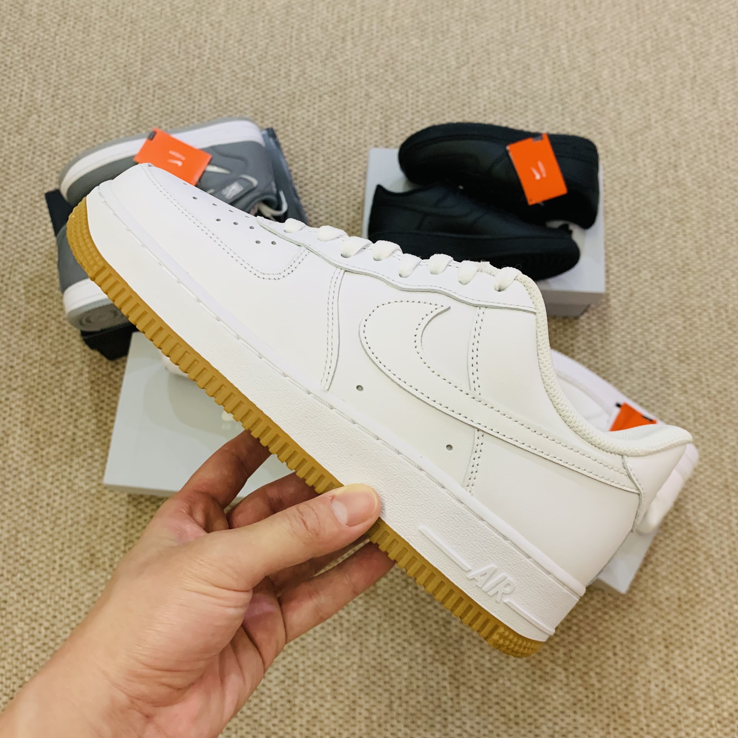 Nike Air Force 1 '07 Low White, Nike Air Force 1 '07 Low Triple Black 착용 스타일 - 5