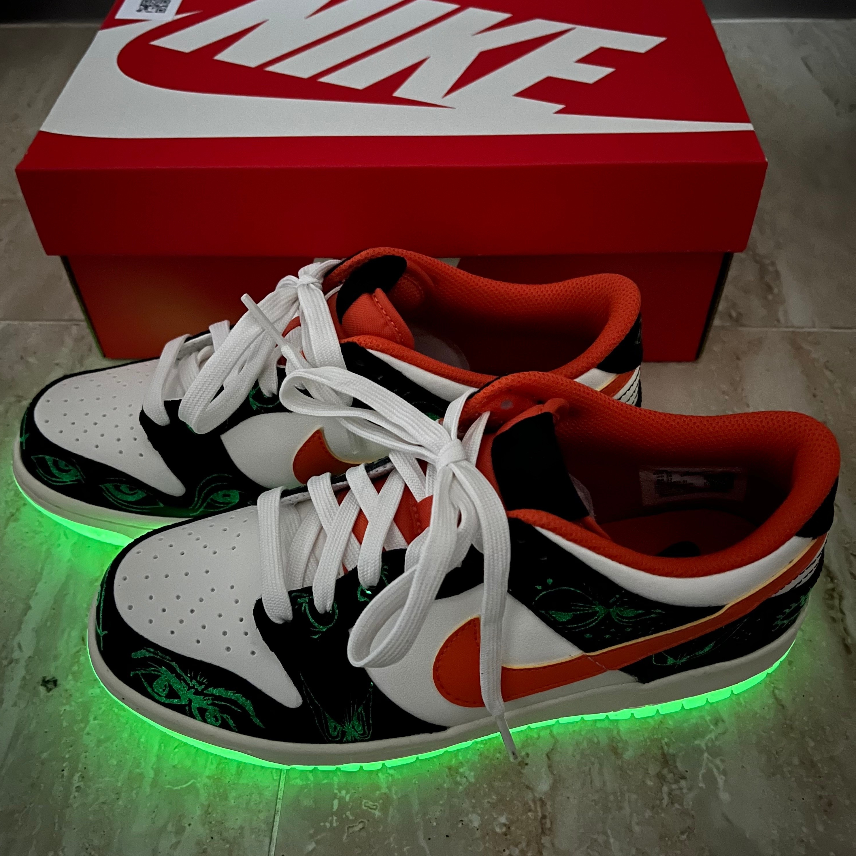 (GS) Nike Dunk Low PRM Halloween, Nike Heritage 86 Futura Washed Cap Black White 착용 스타일 - 3