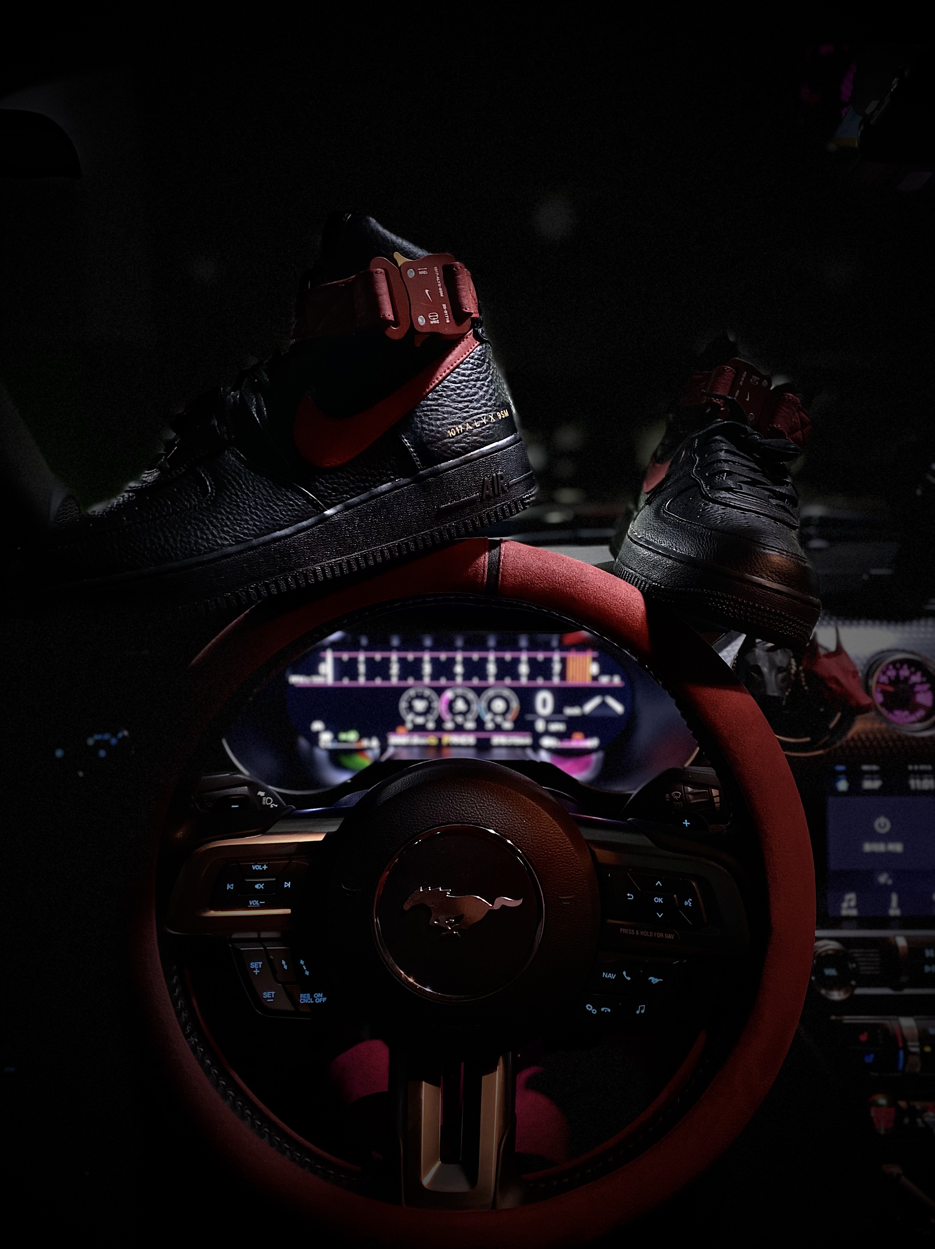 Nike x 1017 Alyx 9SM Air Force 1 High Black University Red, Nike x Stussy Bucket Hat Black 착용 스타일 - 1