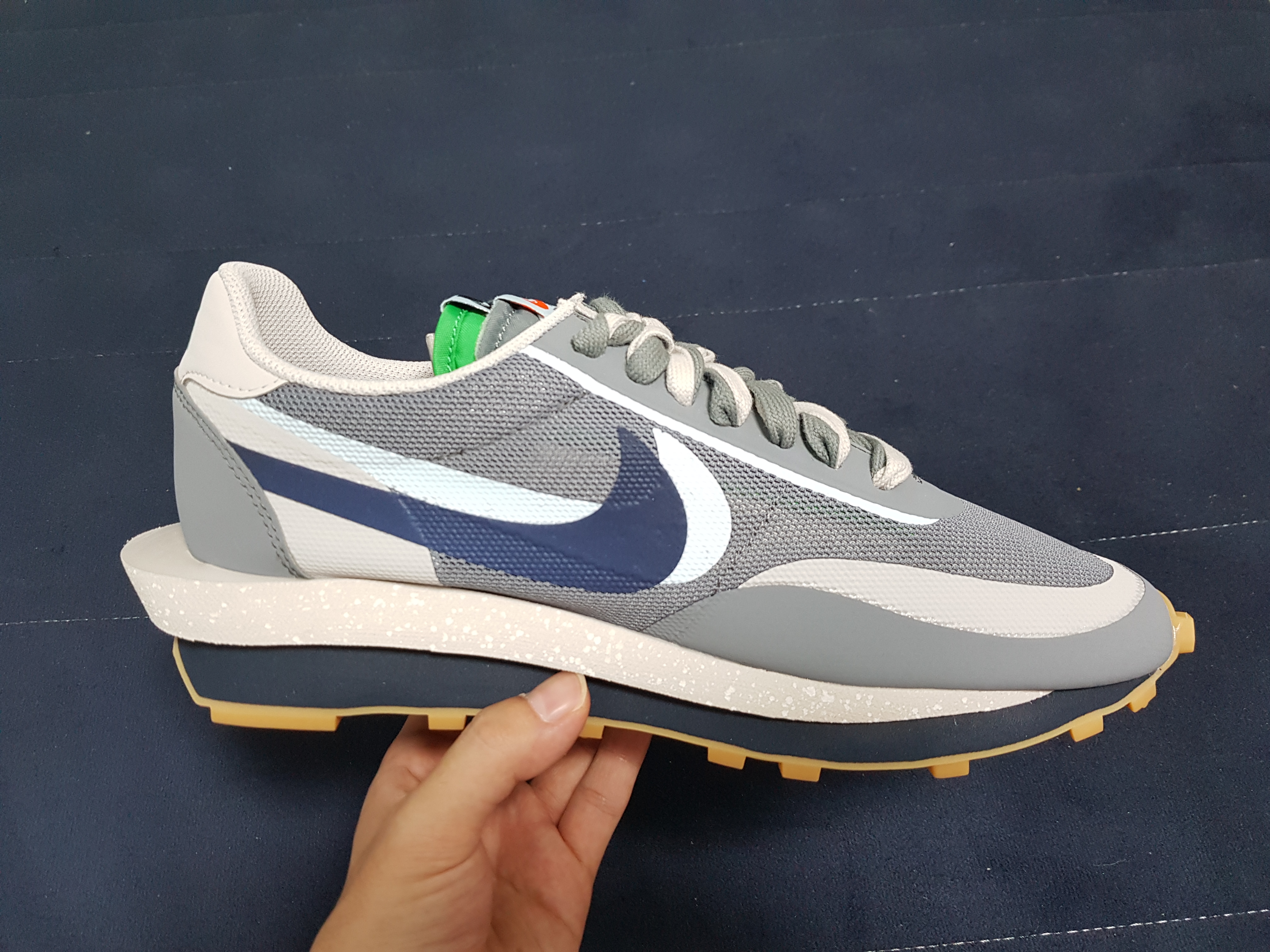 Nike x Sacai x Clot LDWaffle Cool Grey 착용 스타일 - 2