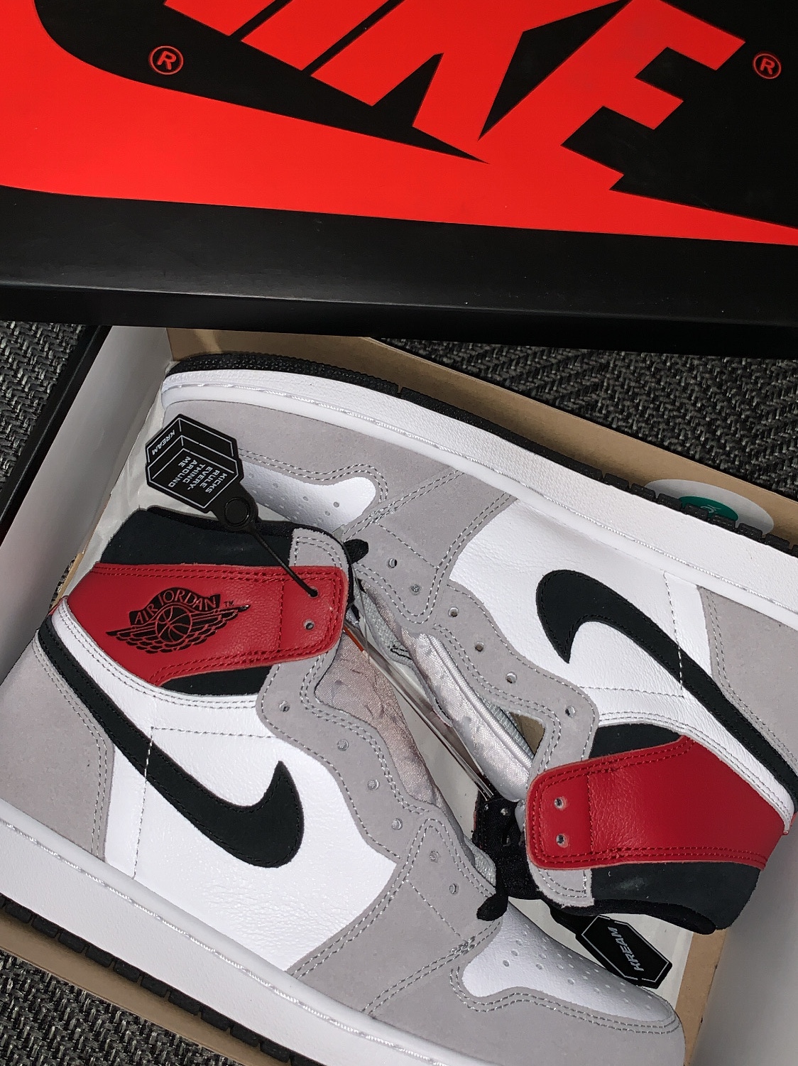Jordan 1 Retro High OG Light Smoke Grey 착용 스타일