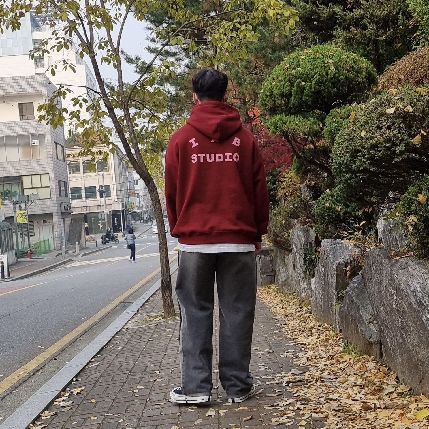 IAB Studio Hoodie Raspberry, Converse x Feng Chen Wang Chuck 70 2-in-1 Natural Ivory Black 착용 스타일
