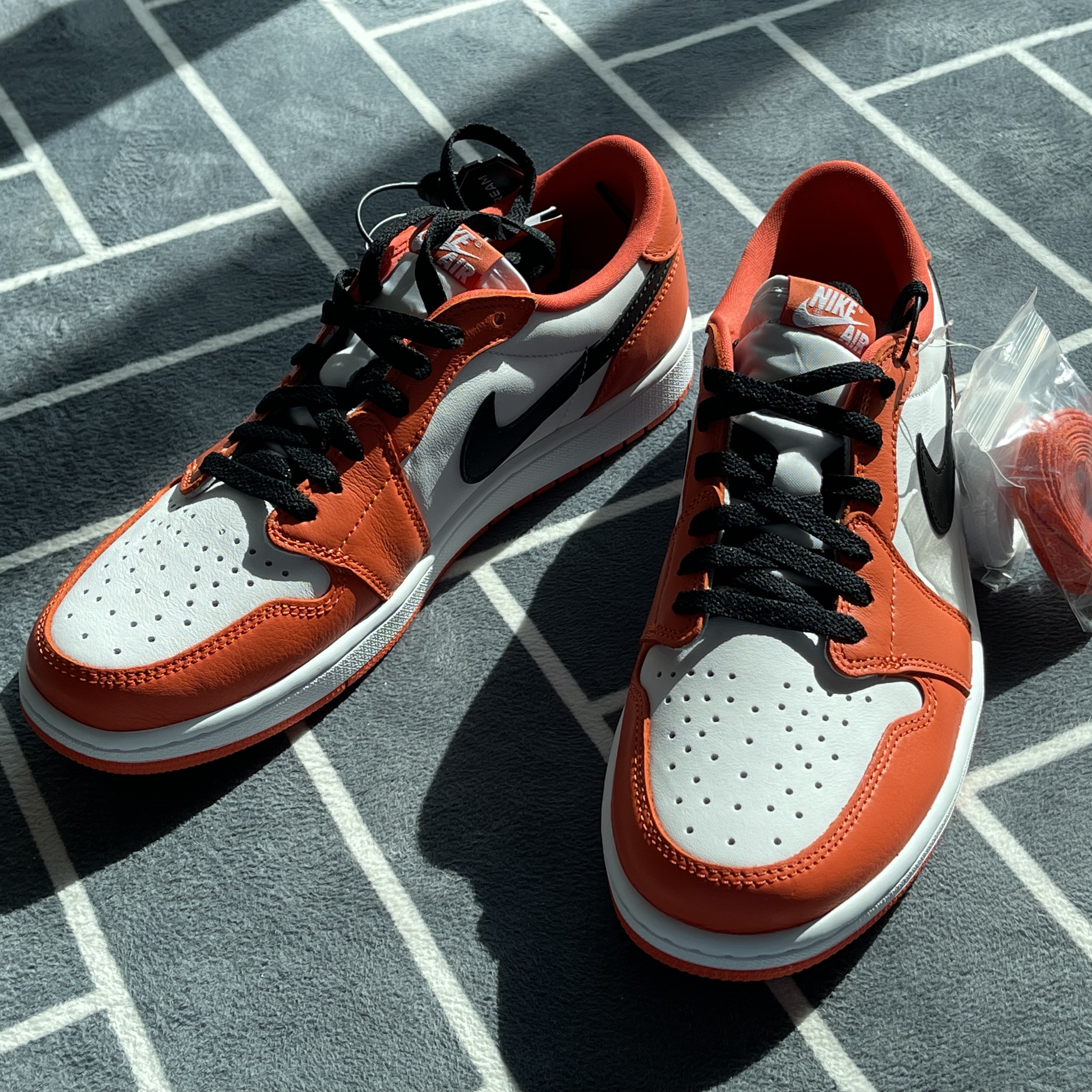 Jordan 1 Low OG Starfish 착용 스타일 - 1