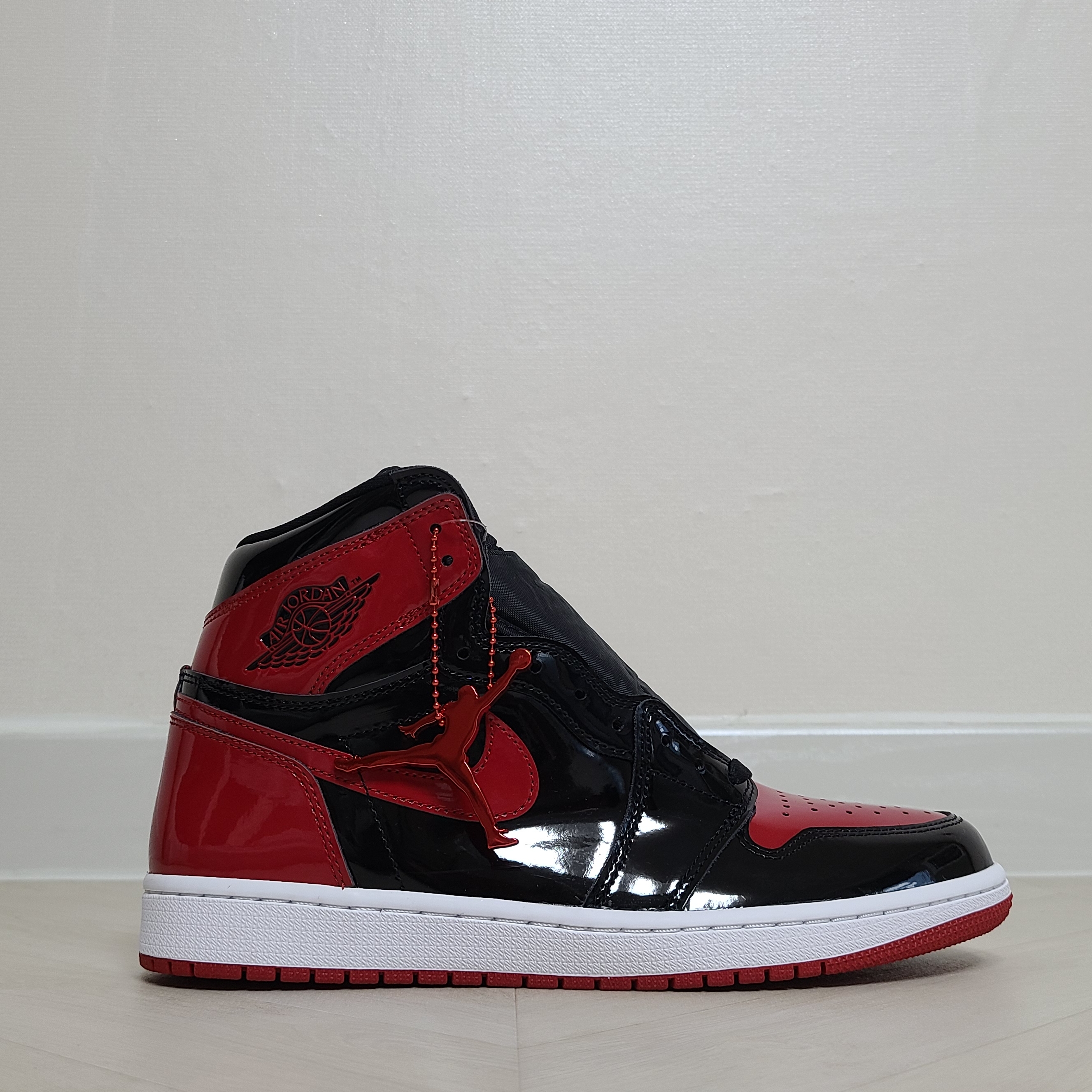 Jordan 1 Retro High OG Patent Bred 착용 스타일 - 1