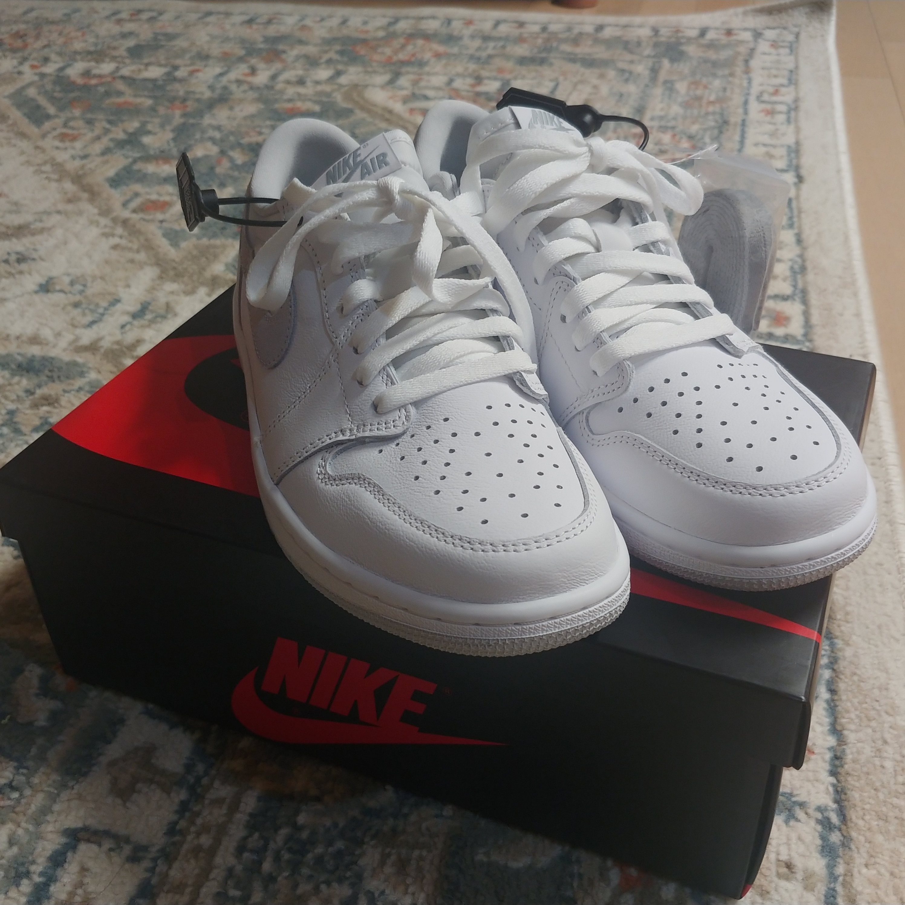 Jordan 1 Low OG Neutral Grey 착용 스타일