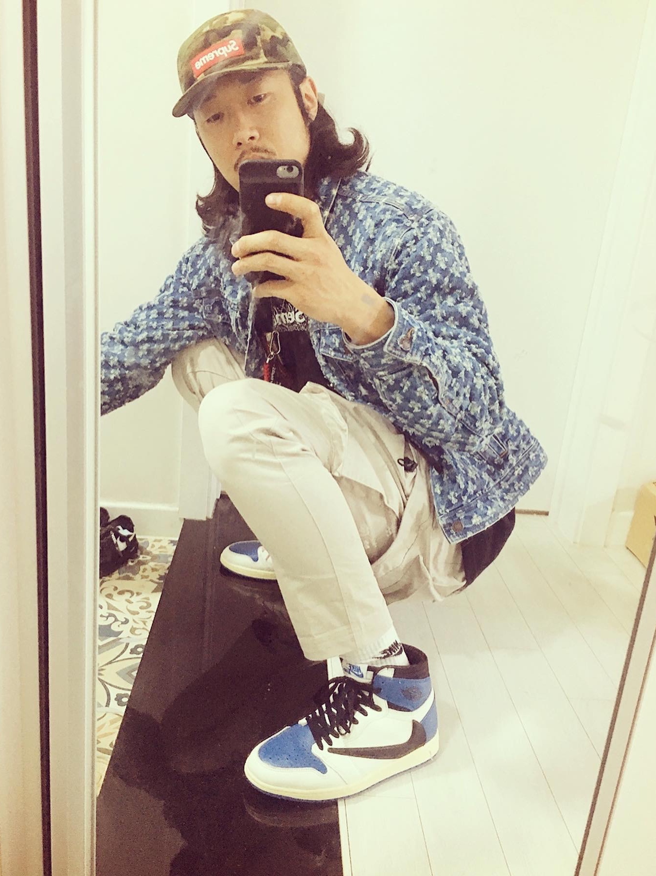 Jordan 1 x Travis Scott x Fragment Retro High OG SP Military Blue, Supreme Hole Punch Denim Trucker Jacket Blue - 20SS 착용 스타일 - 1
