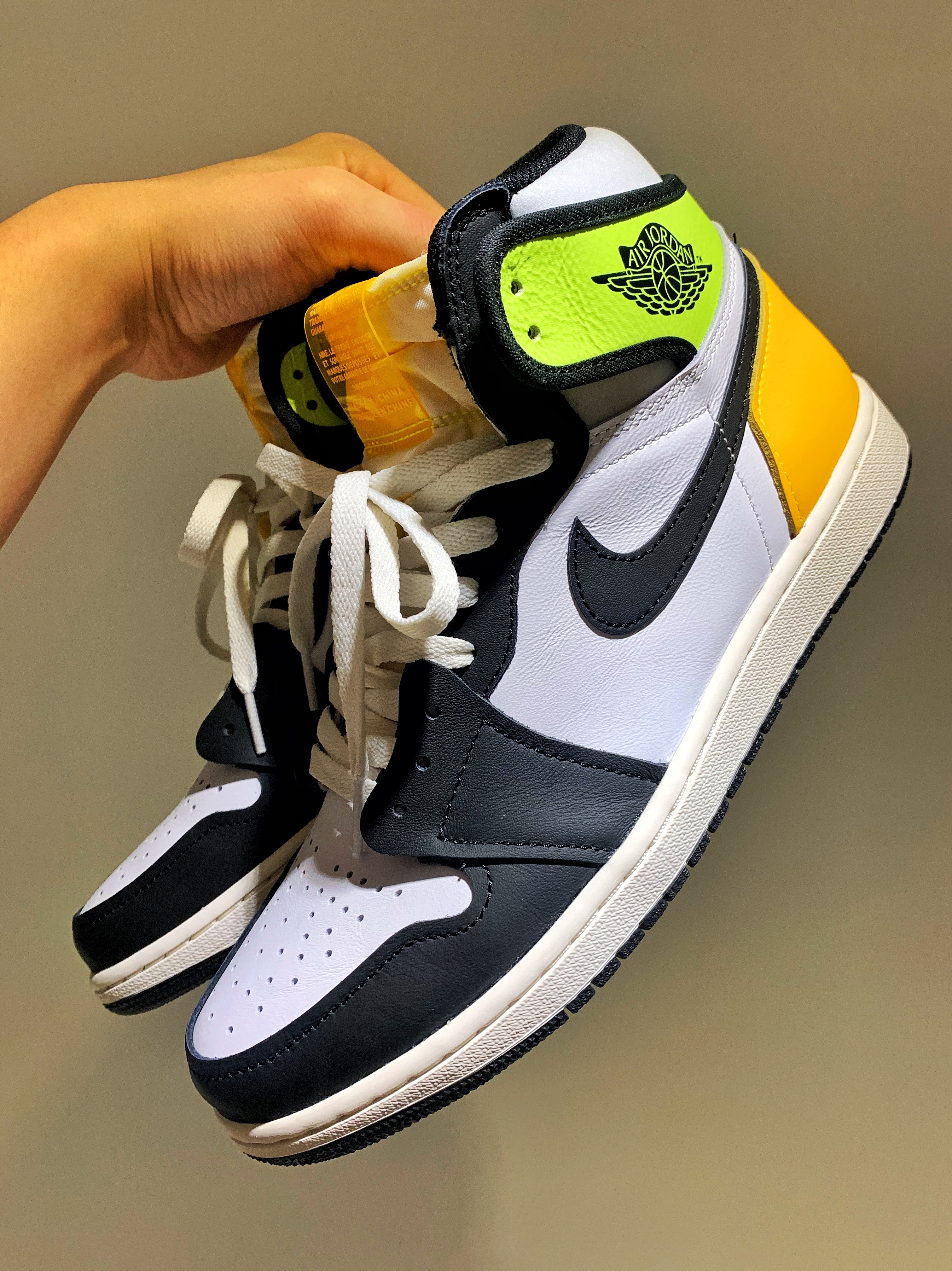 Jordan 1 Retro High OG Volt Gold 착용 스타일